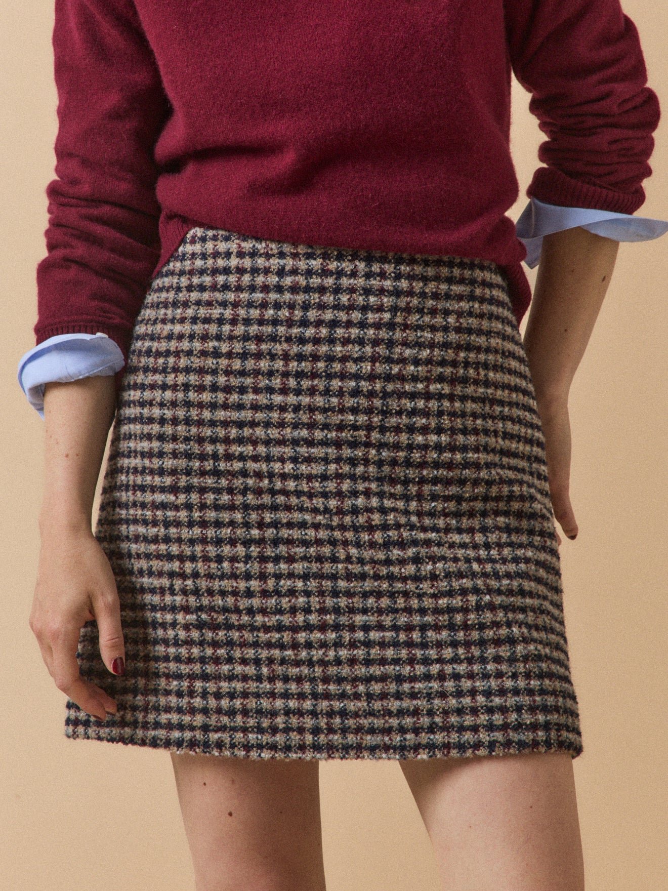 Kurzer Damenrock aus Tweed mit Karos