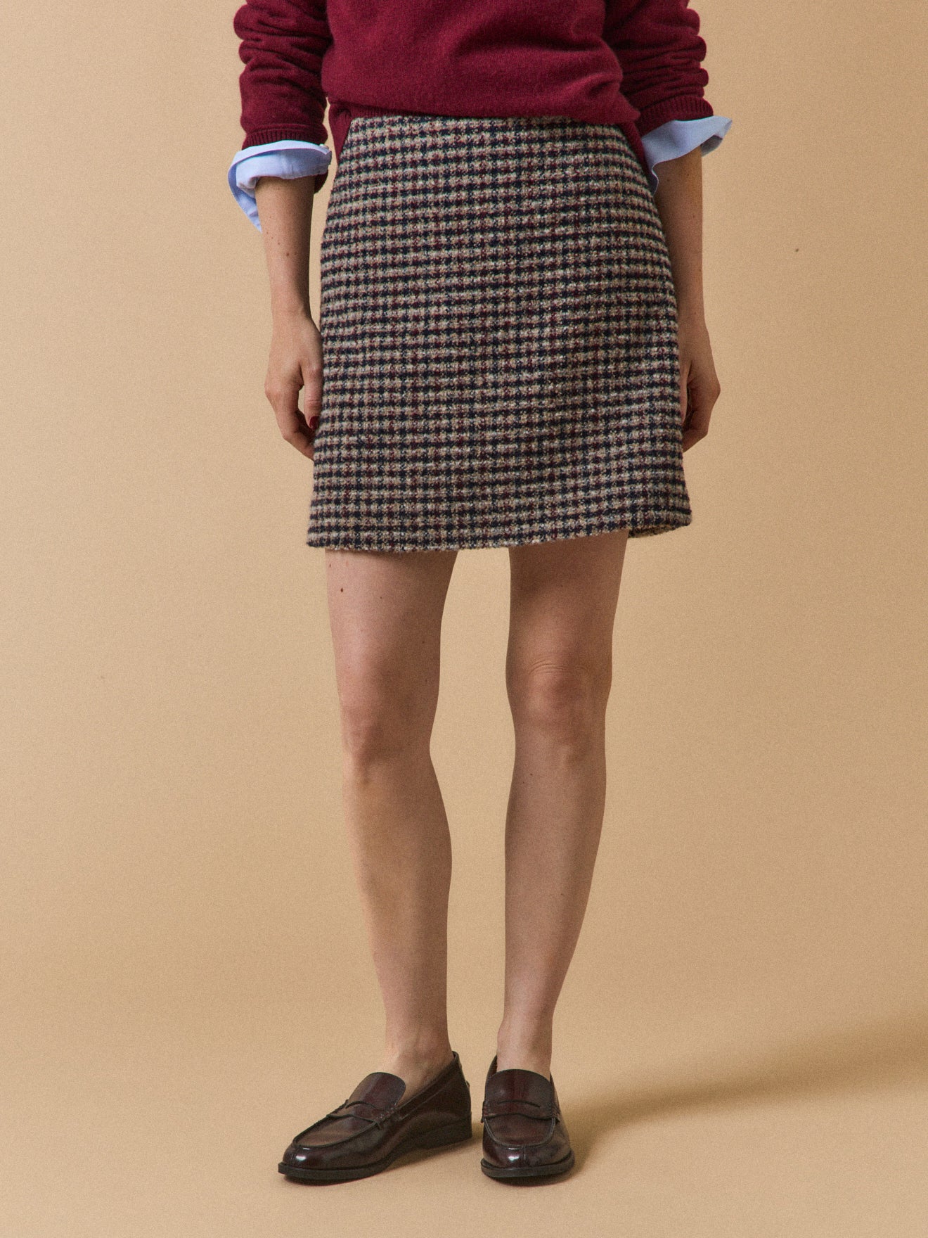 Kurzer Damenrock aus Tweed mit Karos