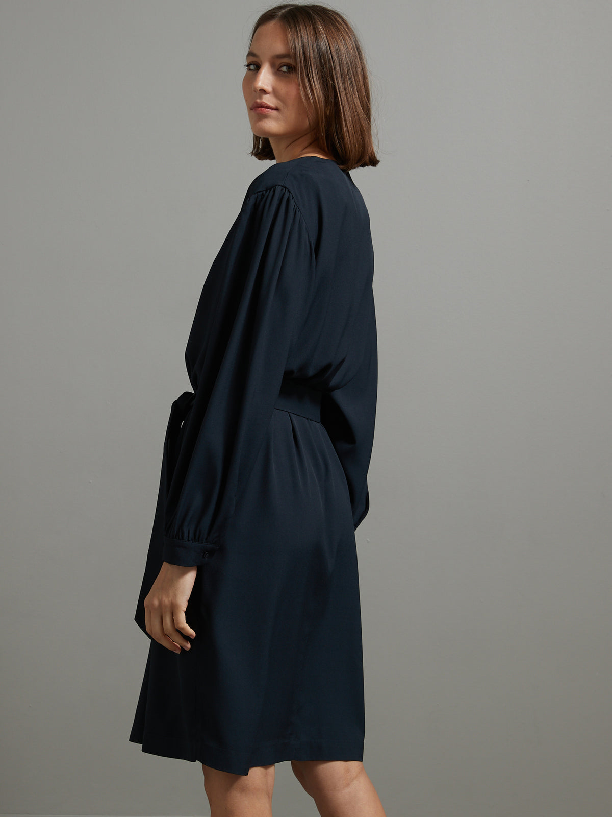 Robe courte crêpe uni femme
