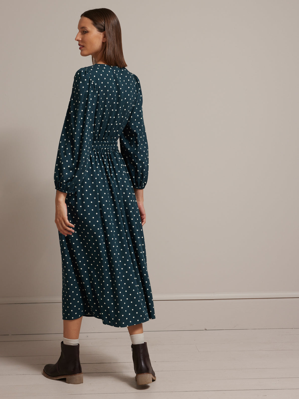 Halblanges Damenkleid aus Dobby-Viskose mit Tupfen