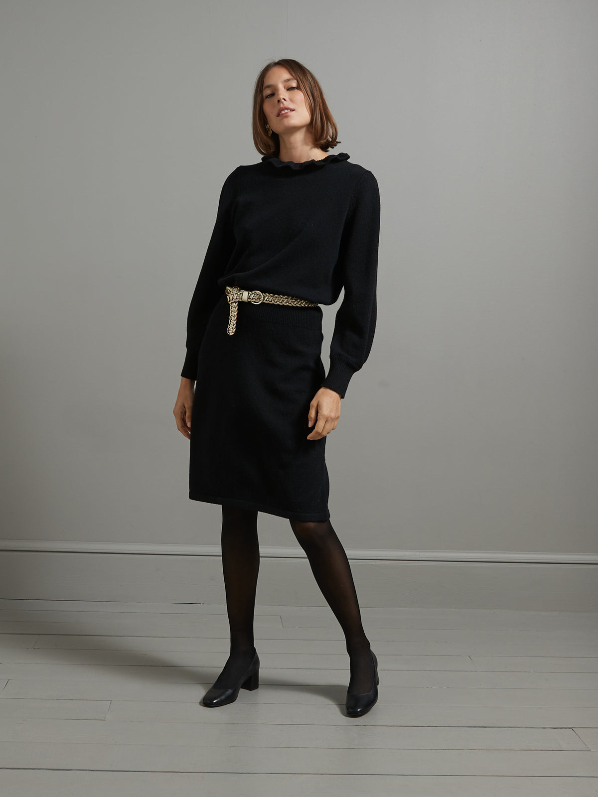 Robe noire col froufrou en tricot femme