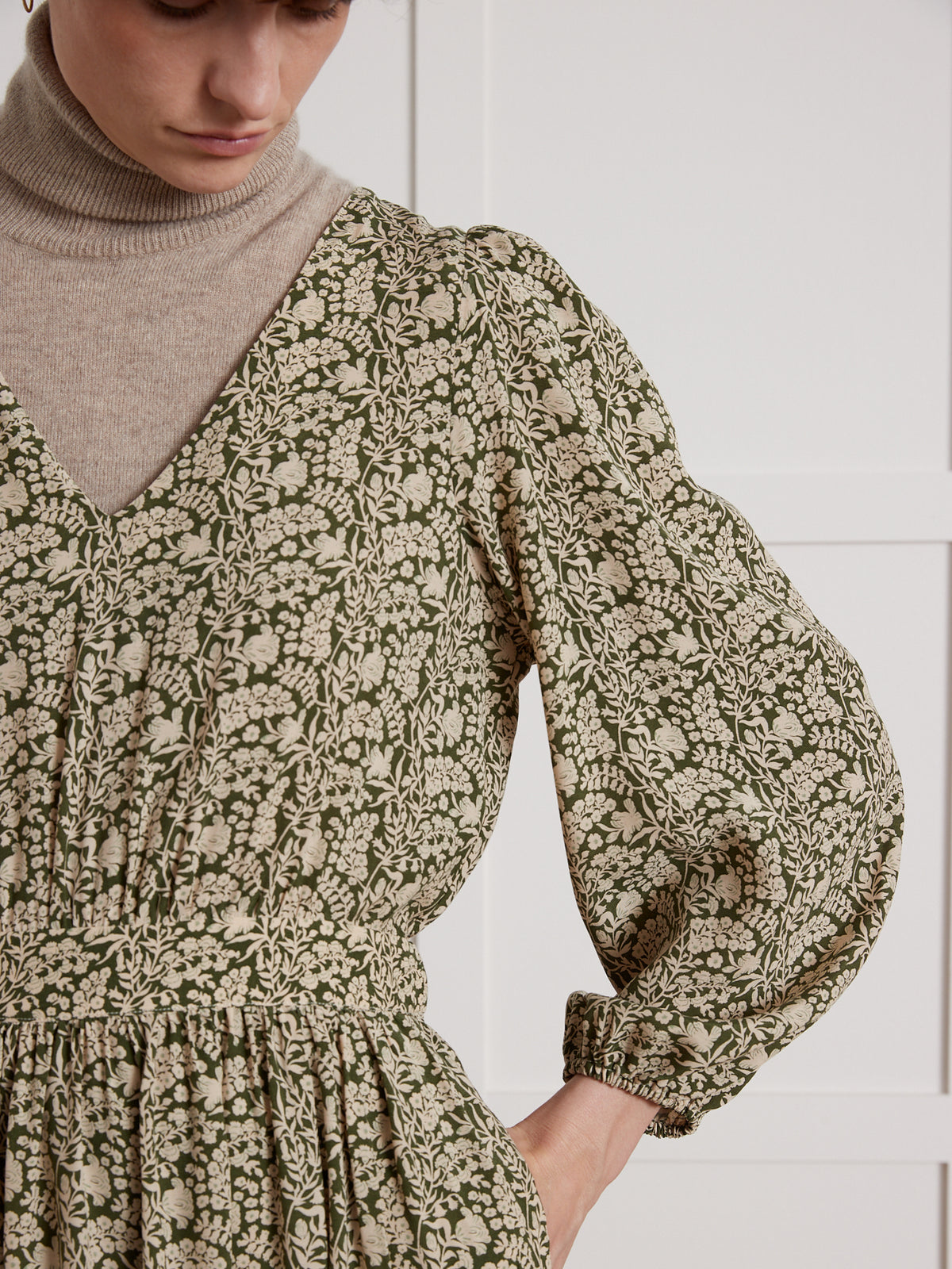 Langes Damenkleid mit Gladys-Print von Pablo Piatti