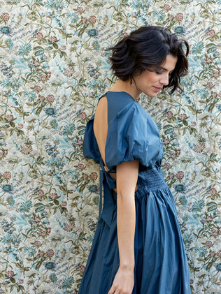Langes Damen-Festkleid aus Popeline mit tiefem Ausschnitt hinten