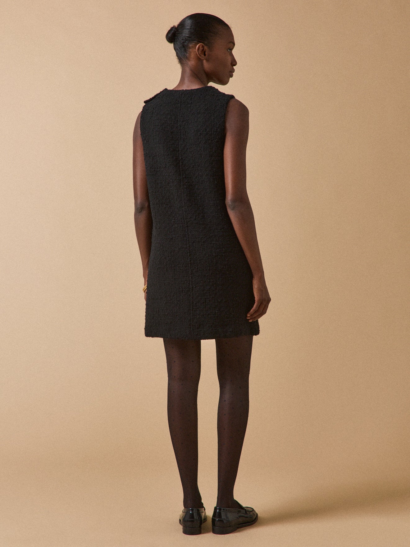 Kurzes Damen-Etuikleid aus Tweed