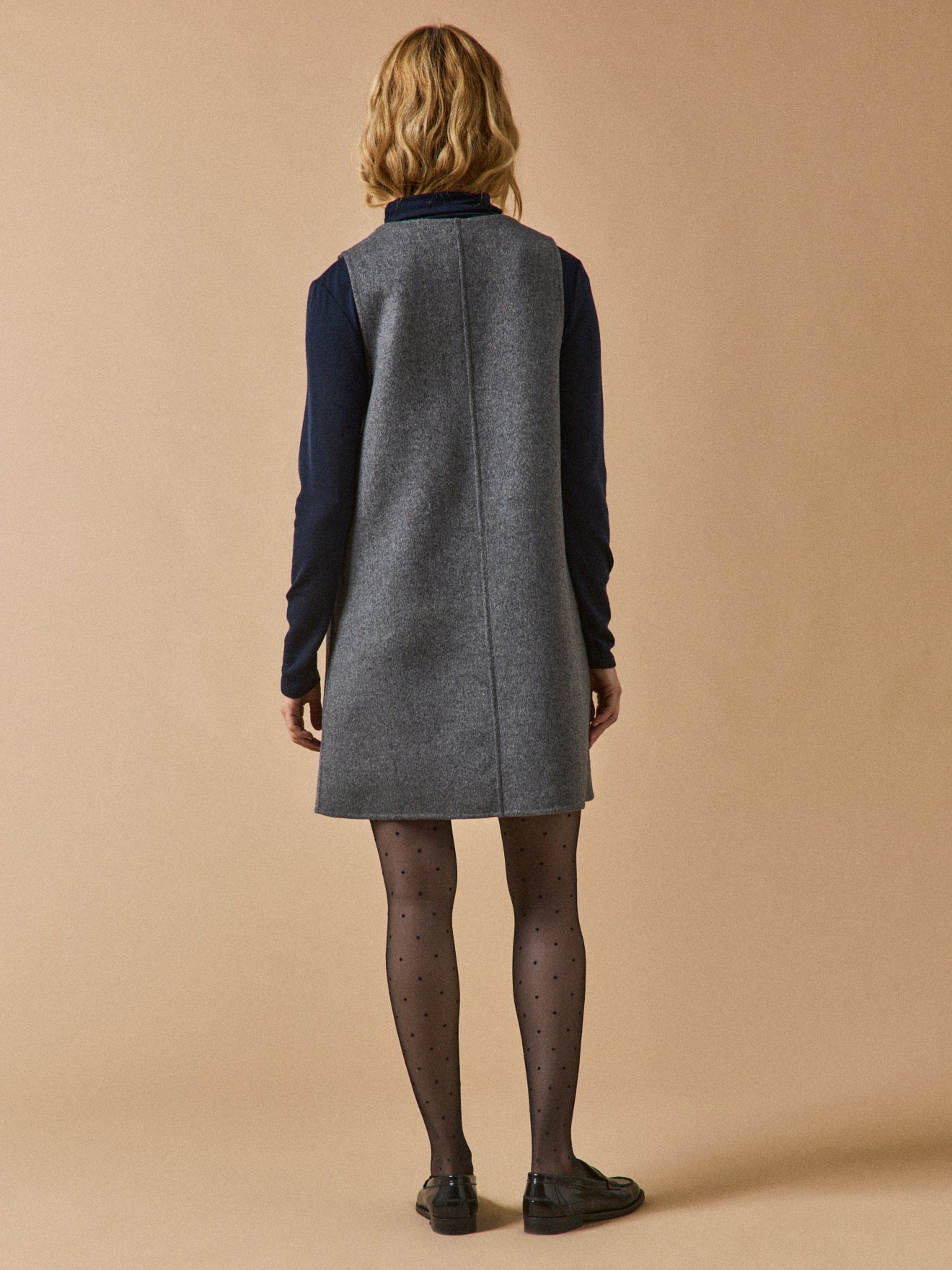 Kurzes Damen-Etuikleid aus zweiseitigem Wolltuch