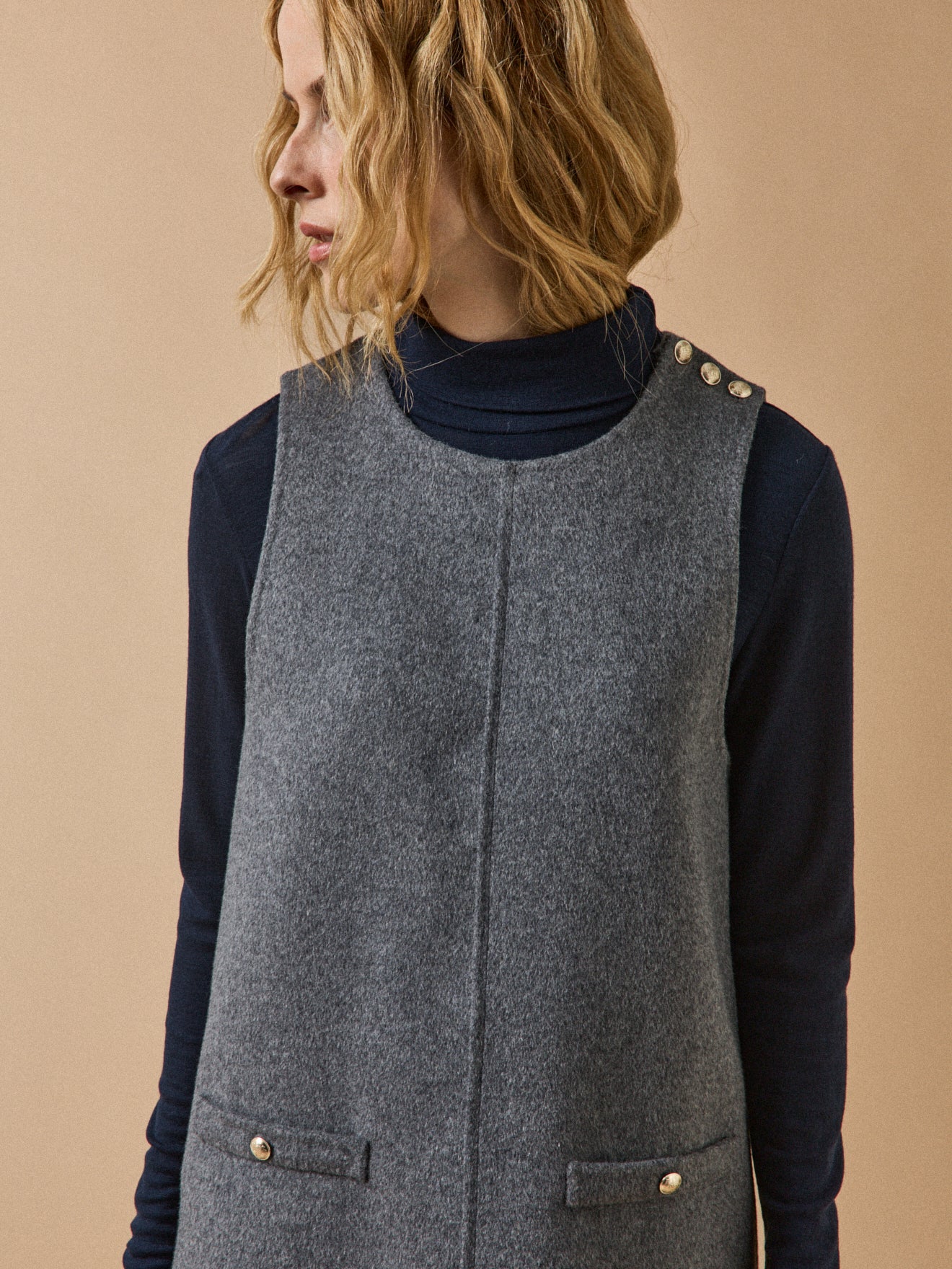 Kurzes Damen-Etuikleid aus zweiseitigem Wolltuch