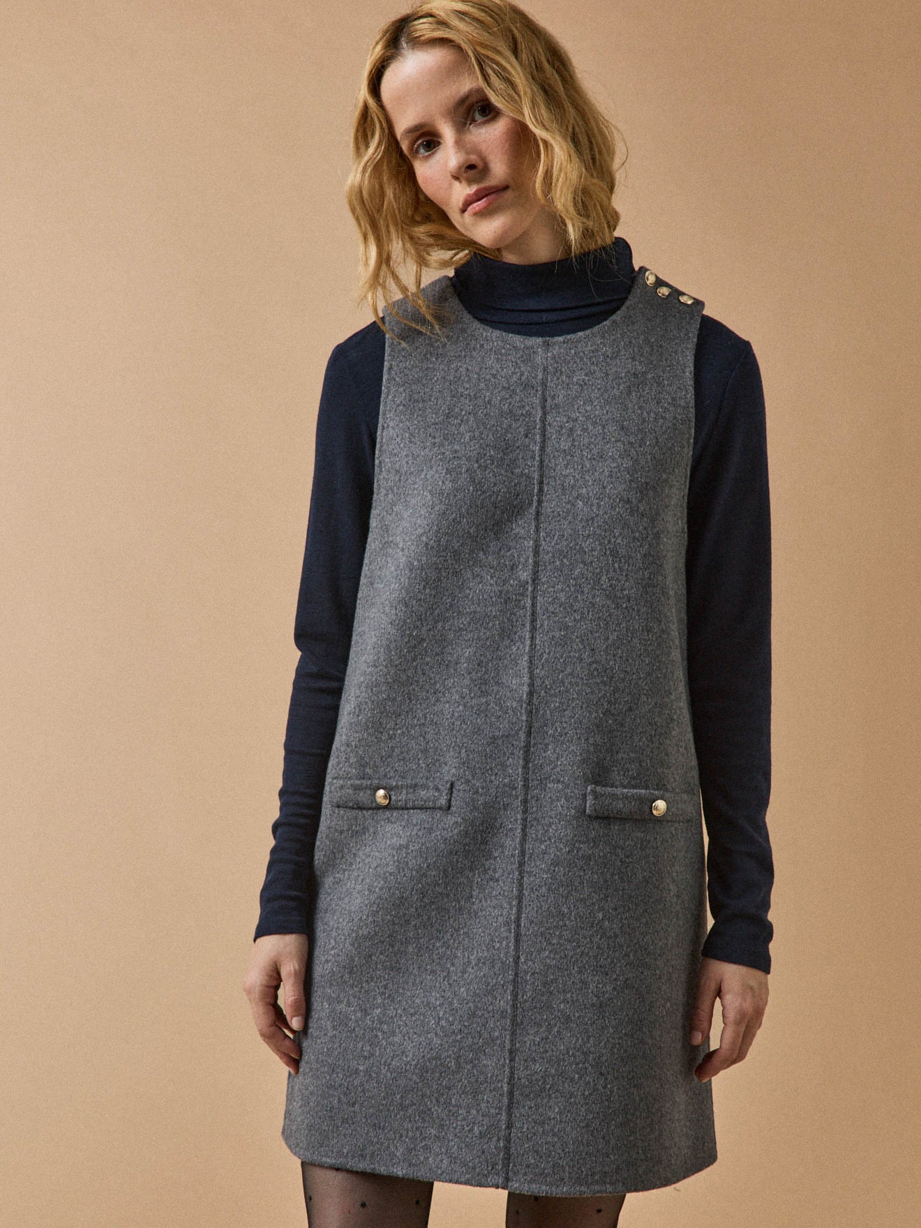 Kurzes Damen-Etuikleid aus zweiseitigem Wolltuch