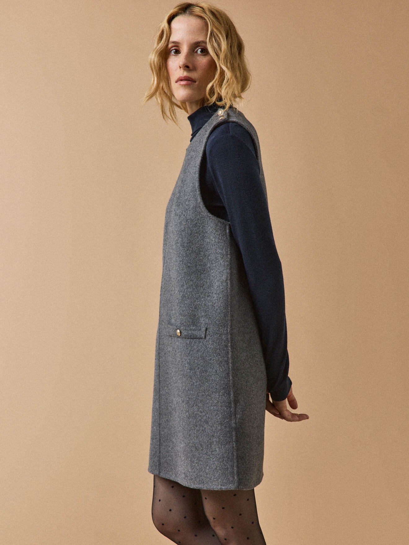 Kurzes Damen-Etuikleid aus zweiseitigem Wolltuch