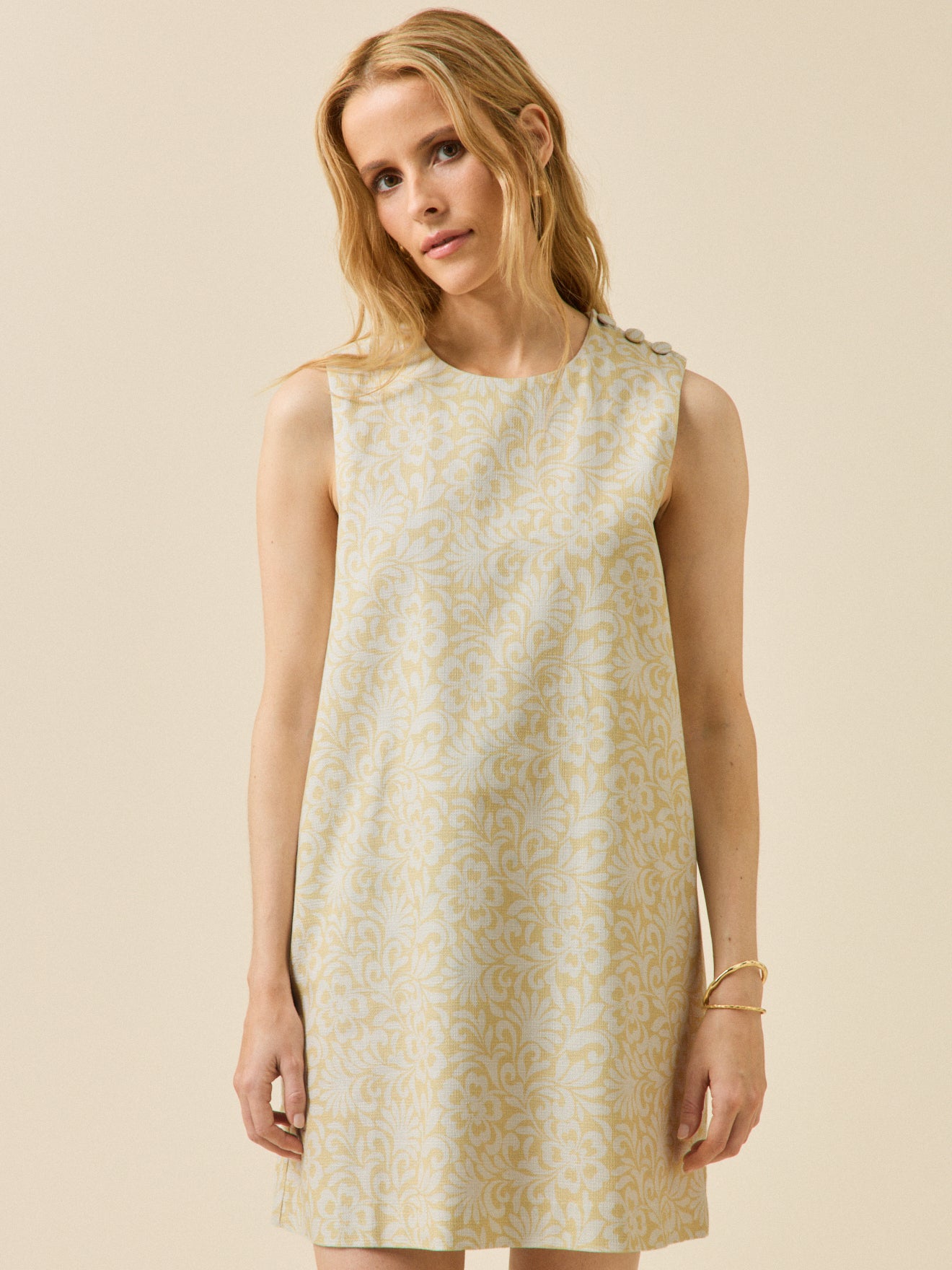 Damenkleid mit Tapeten-Print