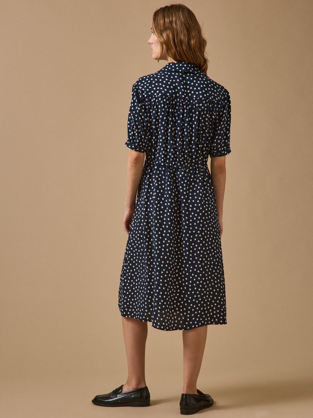 Damen-Midi-Kleid mit Tupfen