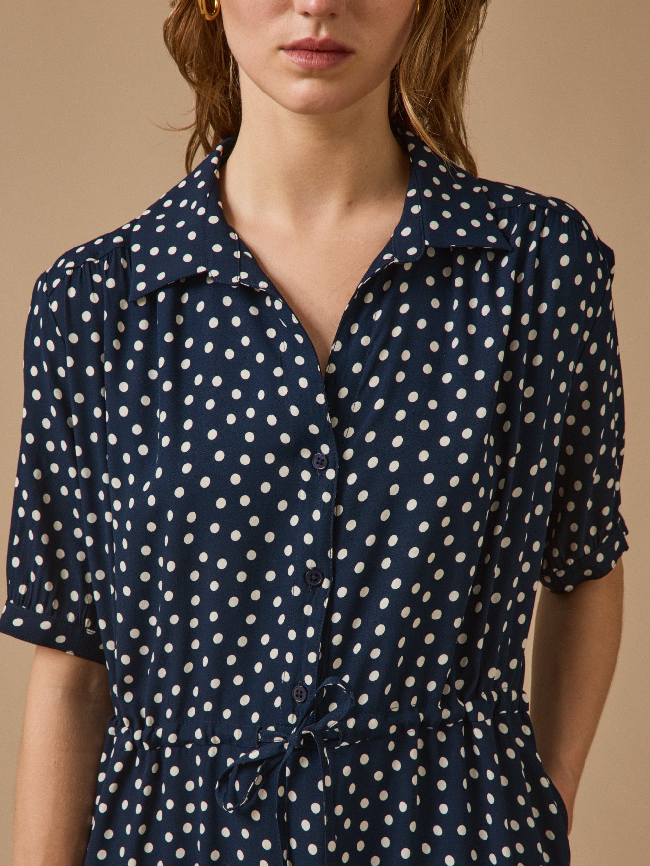 Damen-Midi-Kleid mit Tupfen