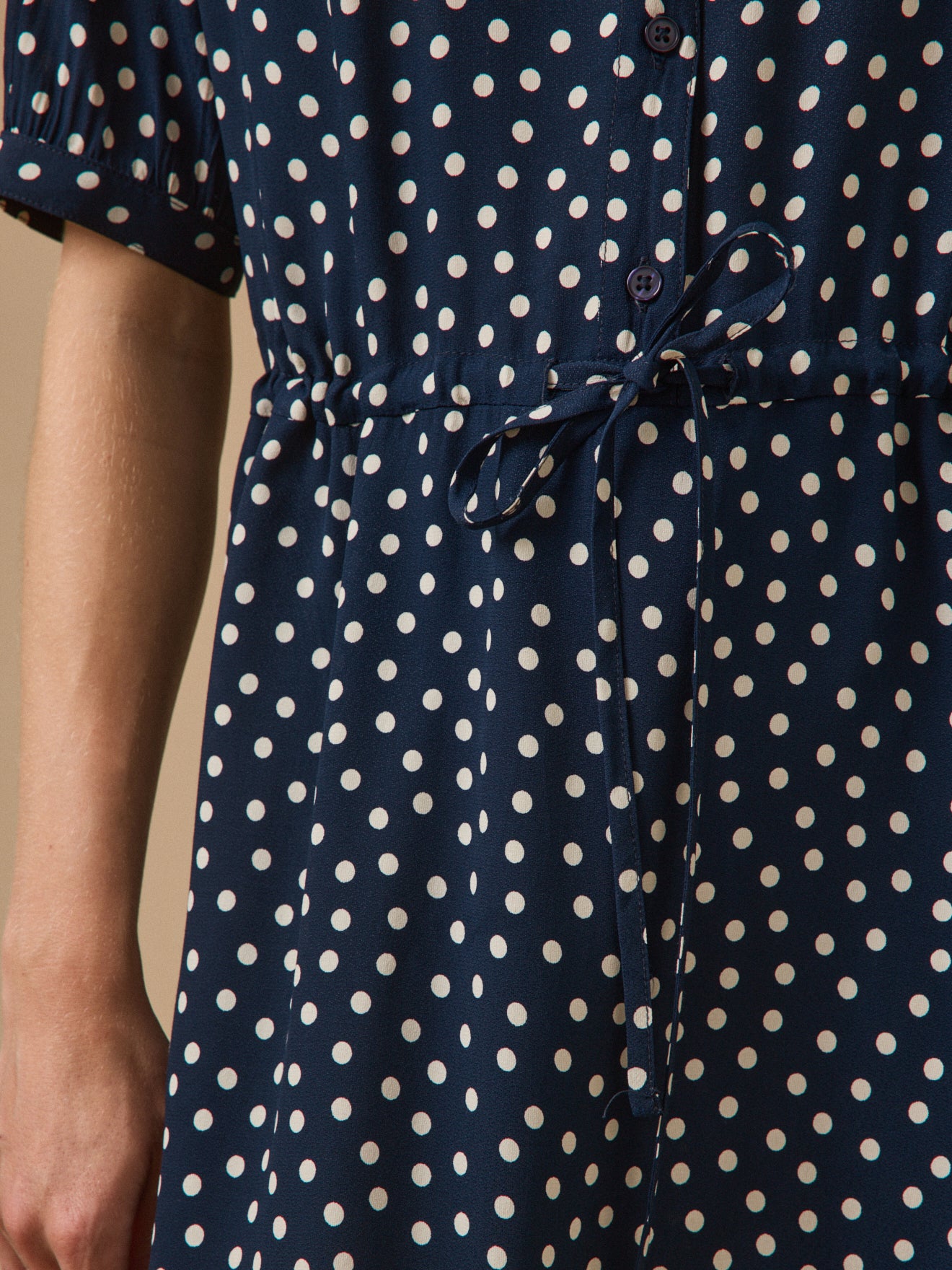 Damen-Midi-Kleid mit Tupfen