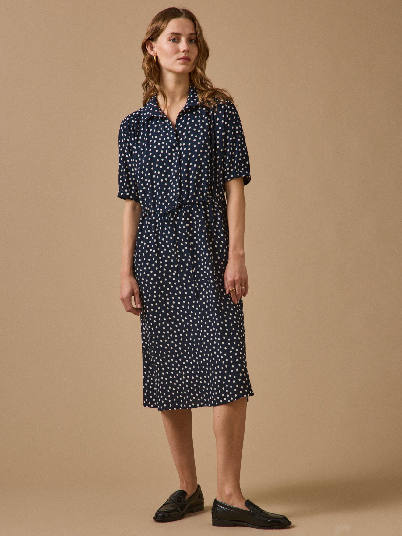 Damen-Midi-Kleid mit Tupfen