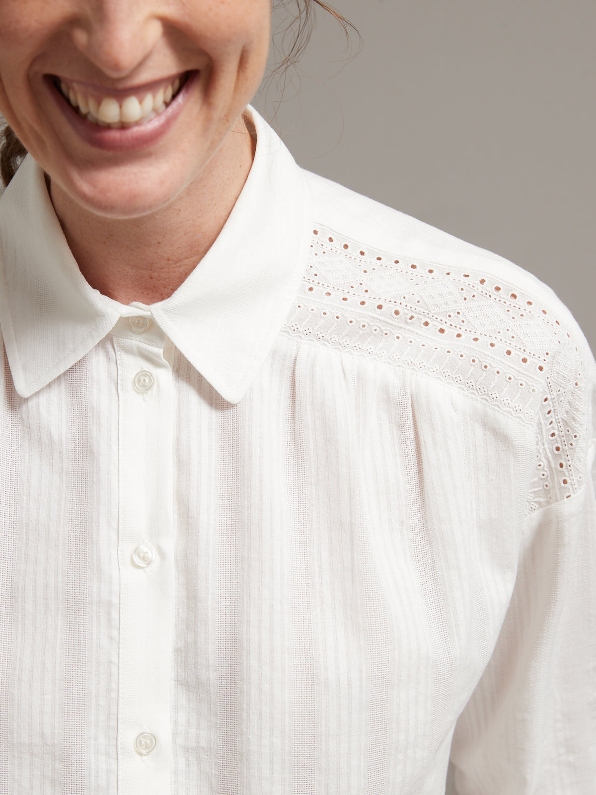 Chemise brodée femme en coton dobby