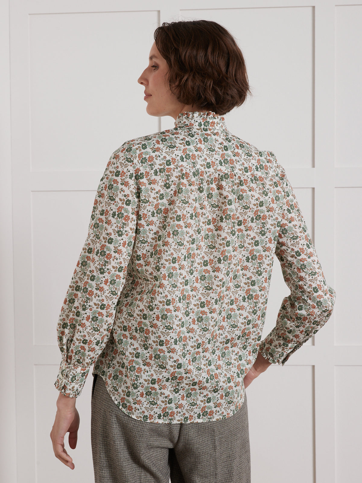 Damen-Hemdbluse aus Liberty-Stoff mit Volants am Halsausschnitt - Limited Collection