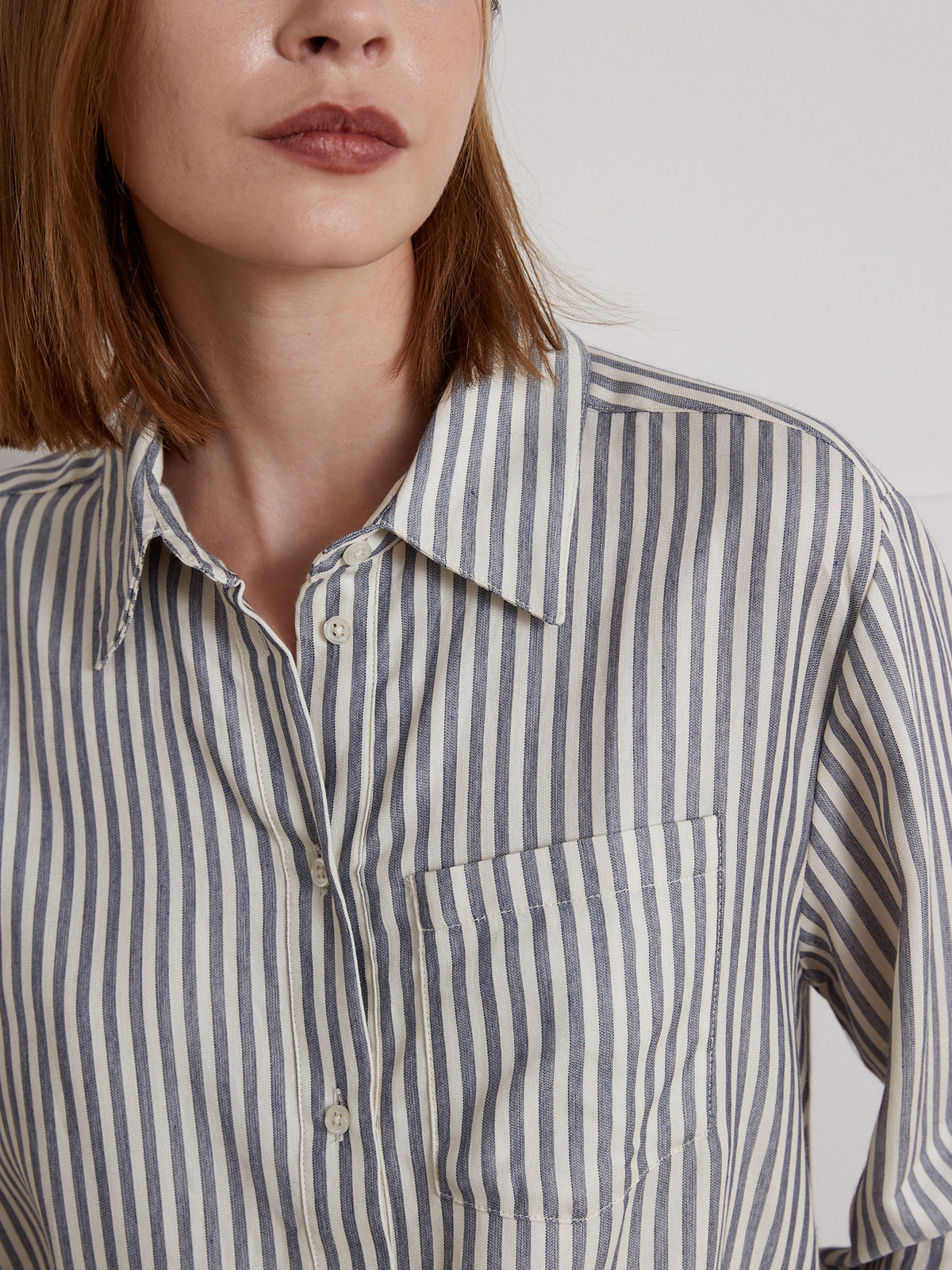 Gestreifte und fliessende Damen-Hemdbluse