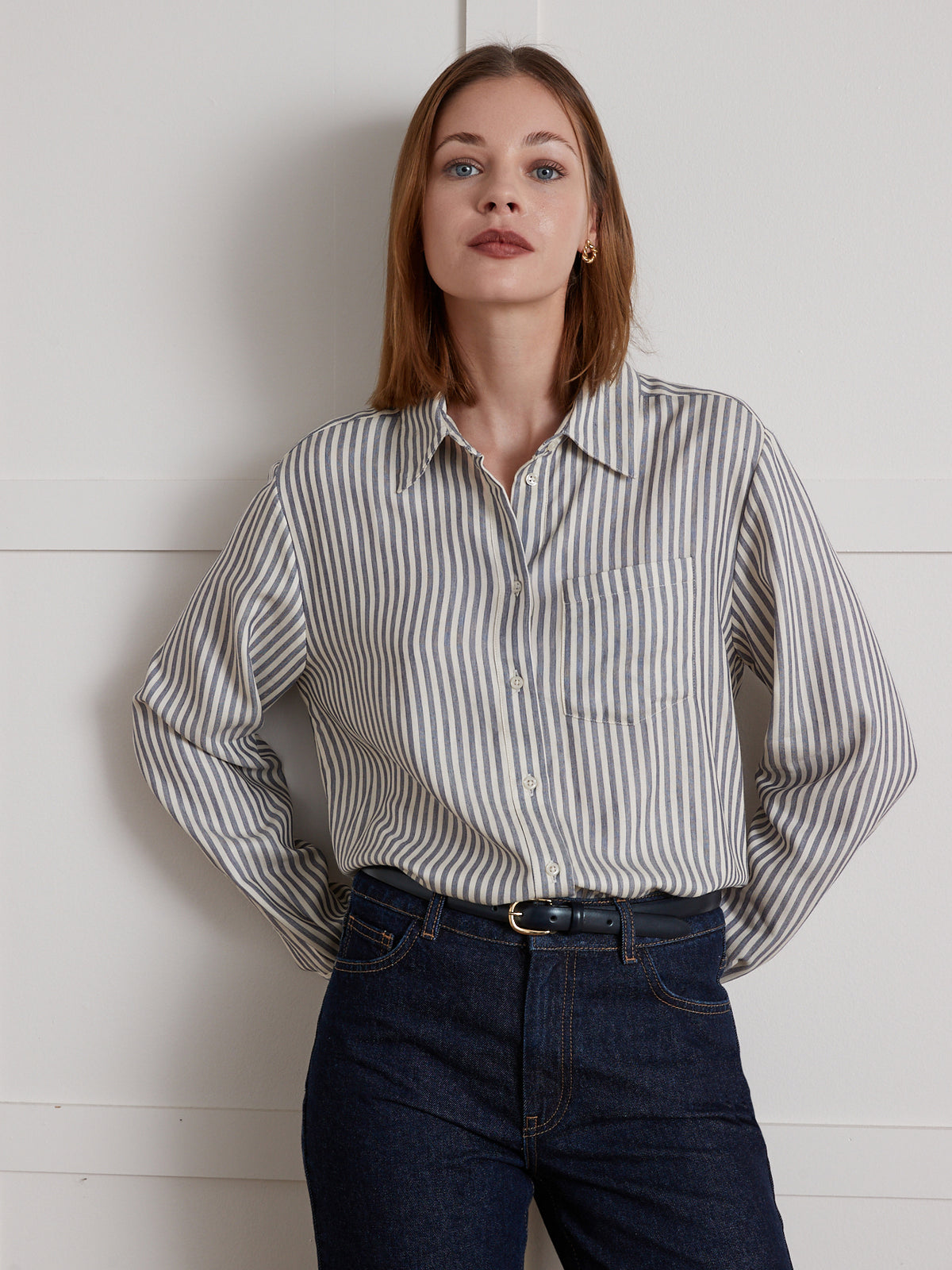 Gestreifte und fliessende Damen-Hemdbluse