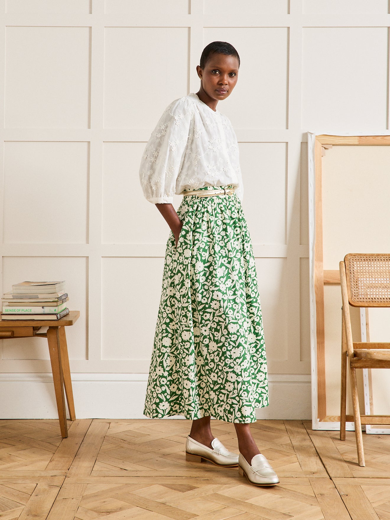 Damenbluse aus Baumwolle mit gestickten Blumen in 3D