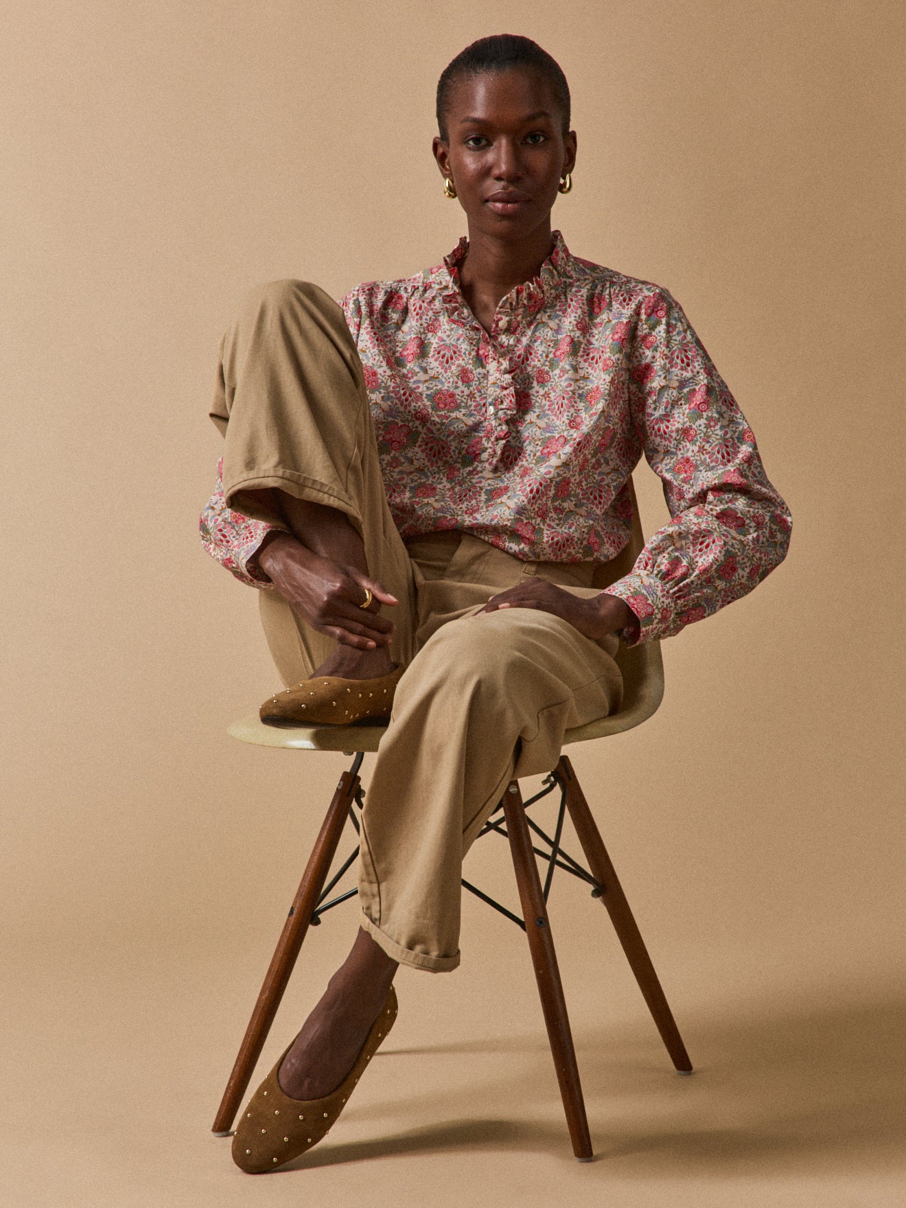 Damenbluse mit Rüschenausschnitt aus Liberty-Stoff Dante – Limited Collection