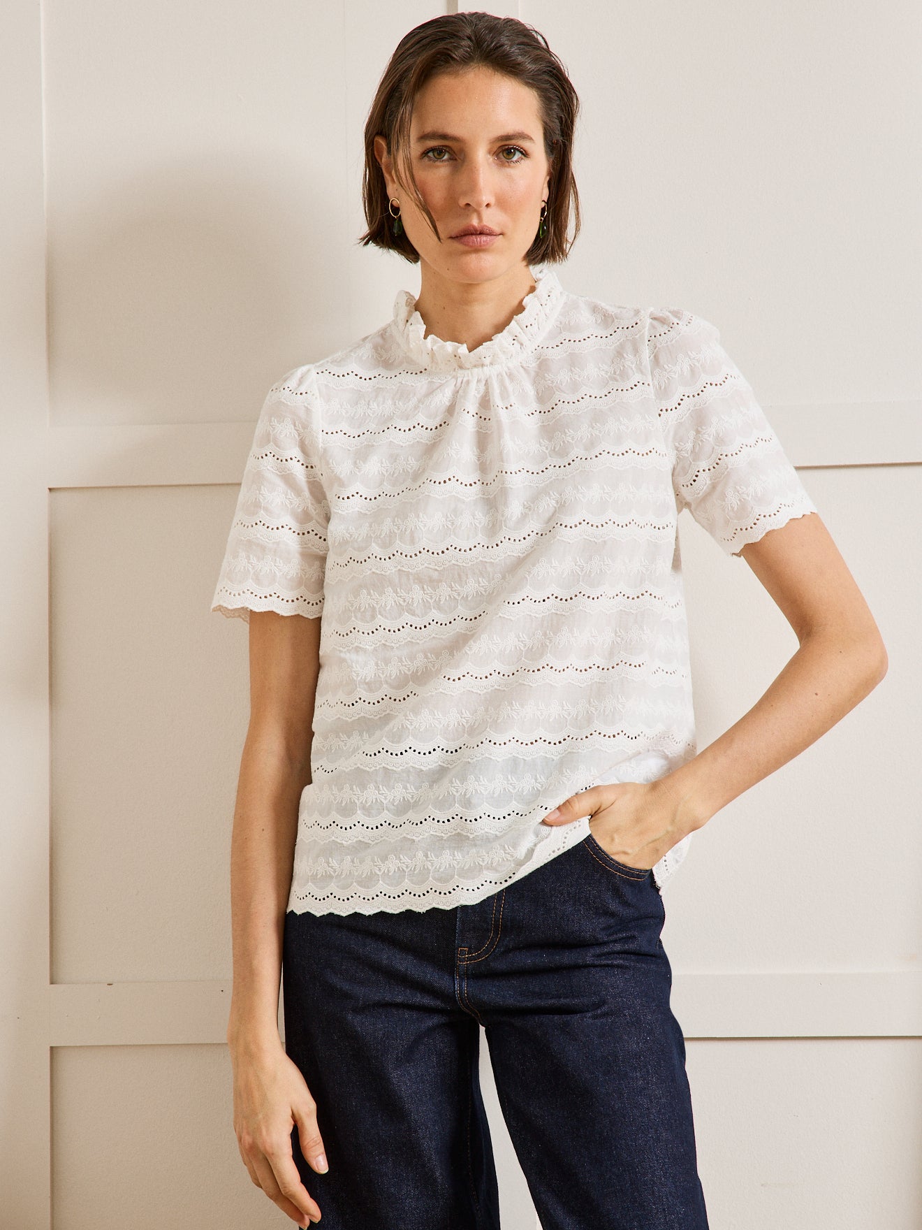 Top broderie anglaise col volanté femme