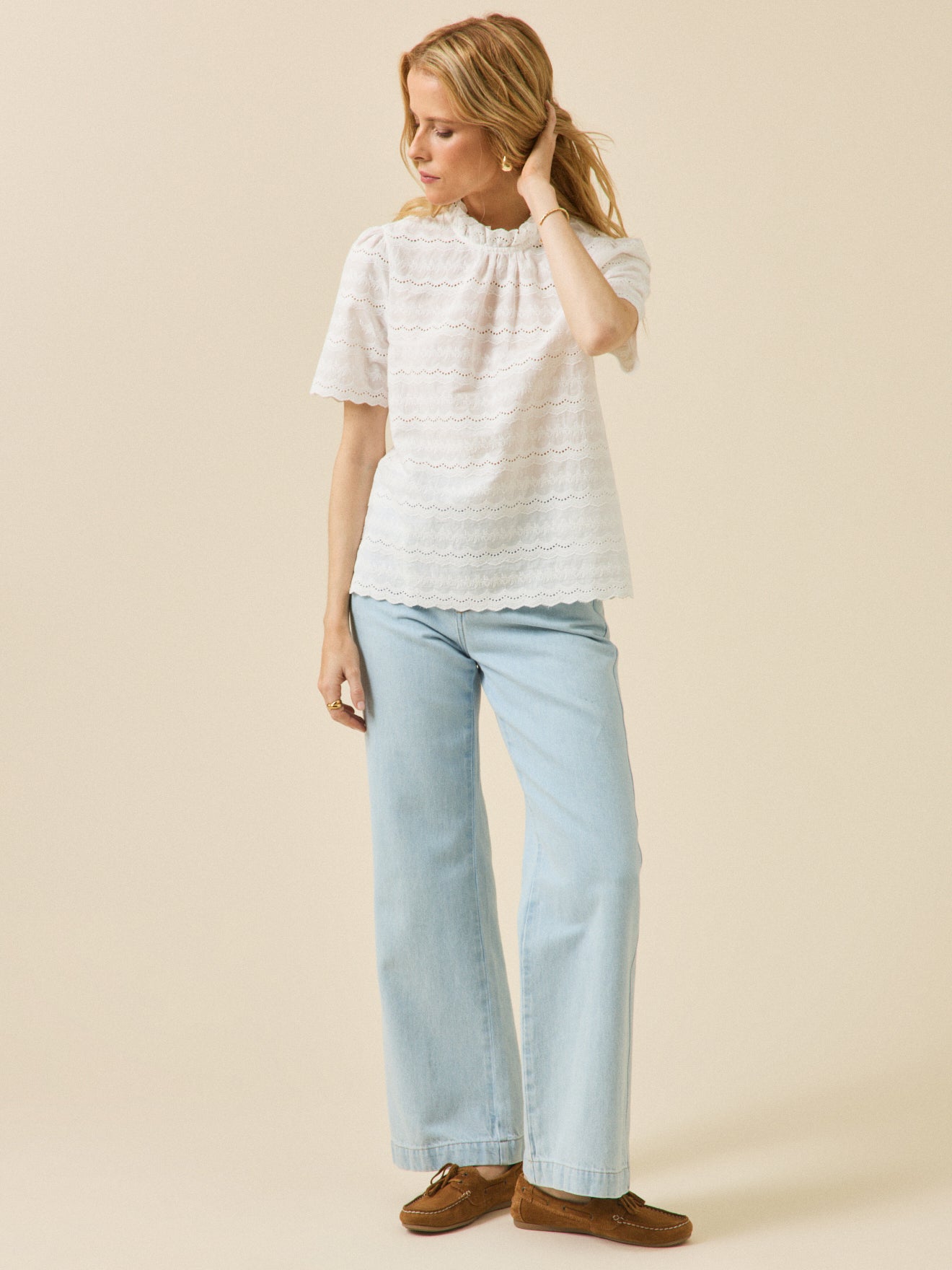 Top broderie anglaise col volanté femme