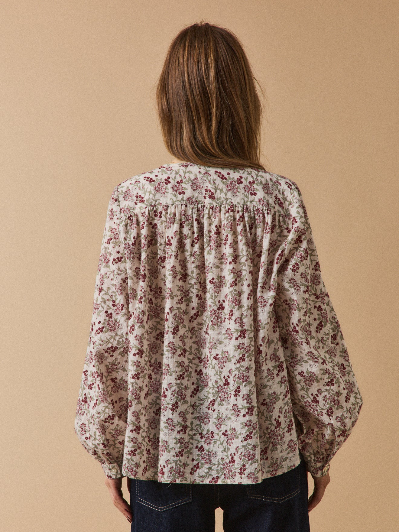 Damenbluse aus strukturiertem Stoff mit Mathilde-Print