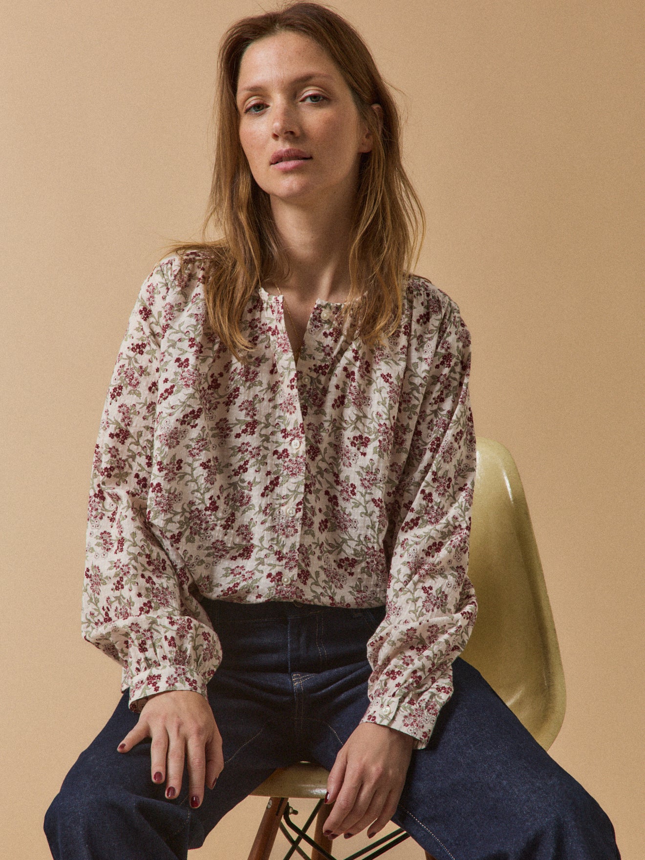 Damenbluse aus strukturiertem Stoff mit Mathilde-Print