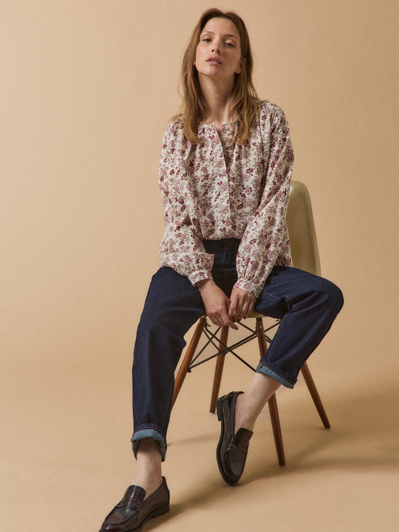 Damenbluse aus strukturiertem Stoff mit Mathilde-Print