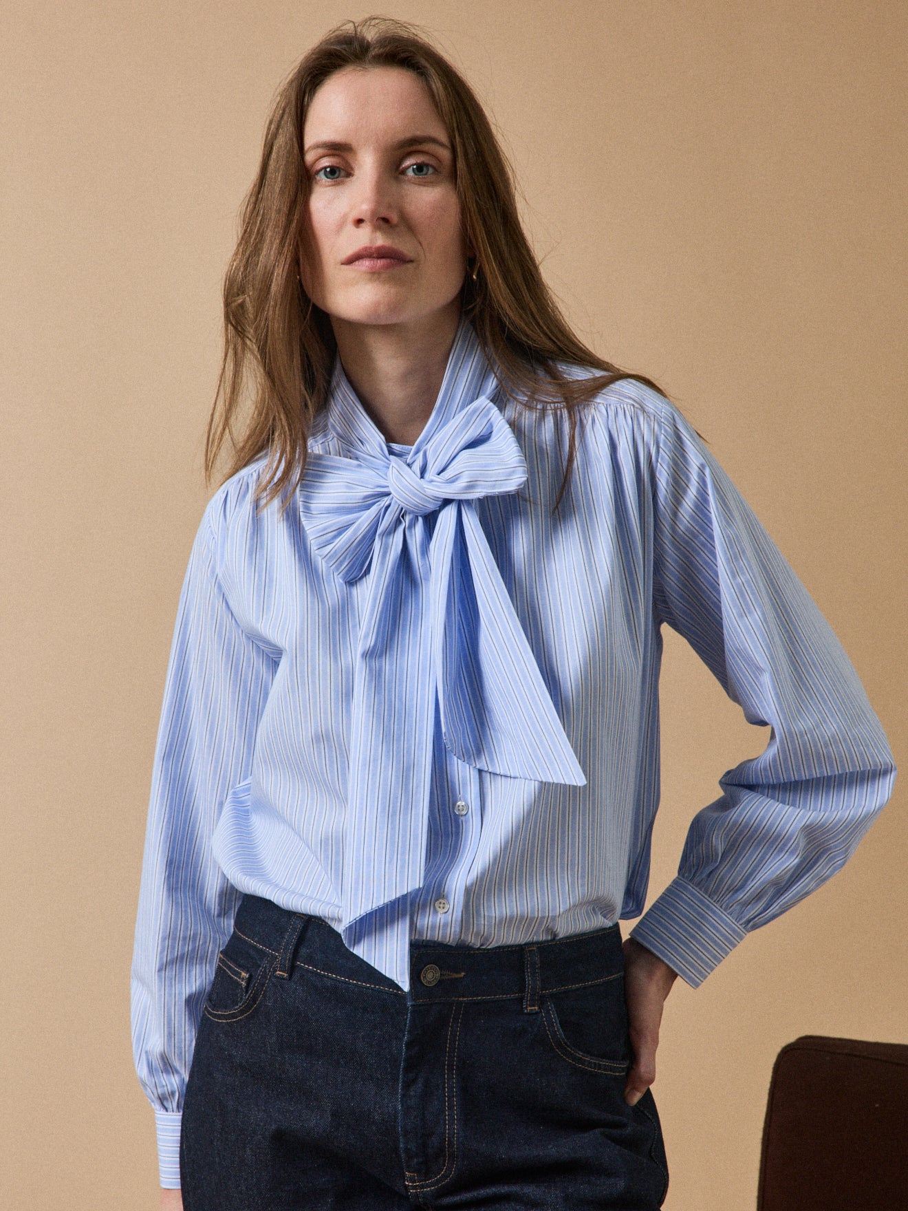 Gestreifte Damen-Hemdbluse mit Lavallière