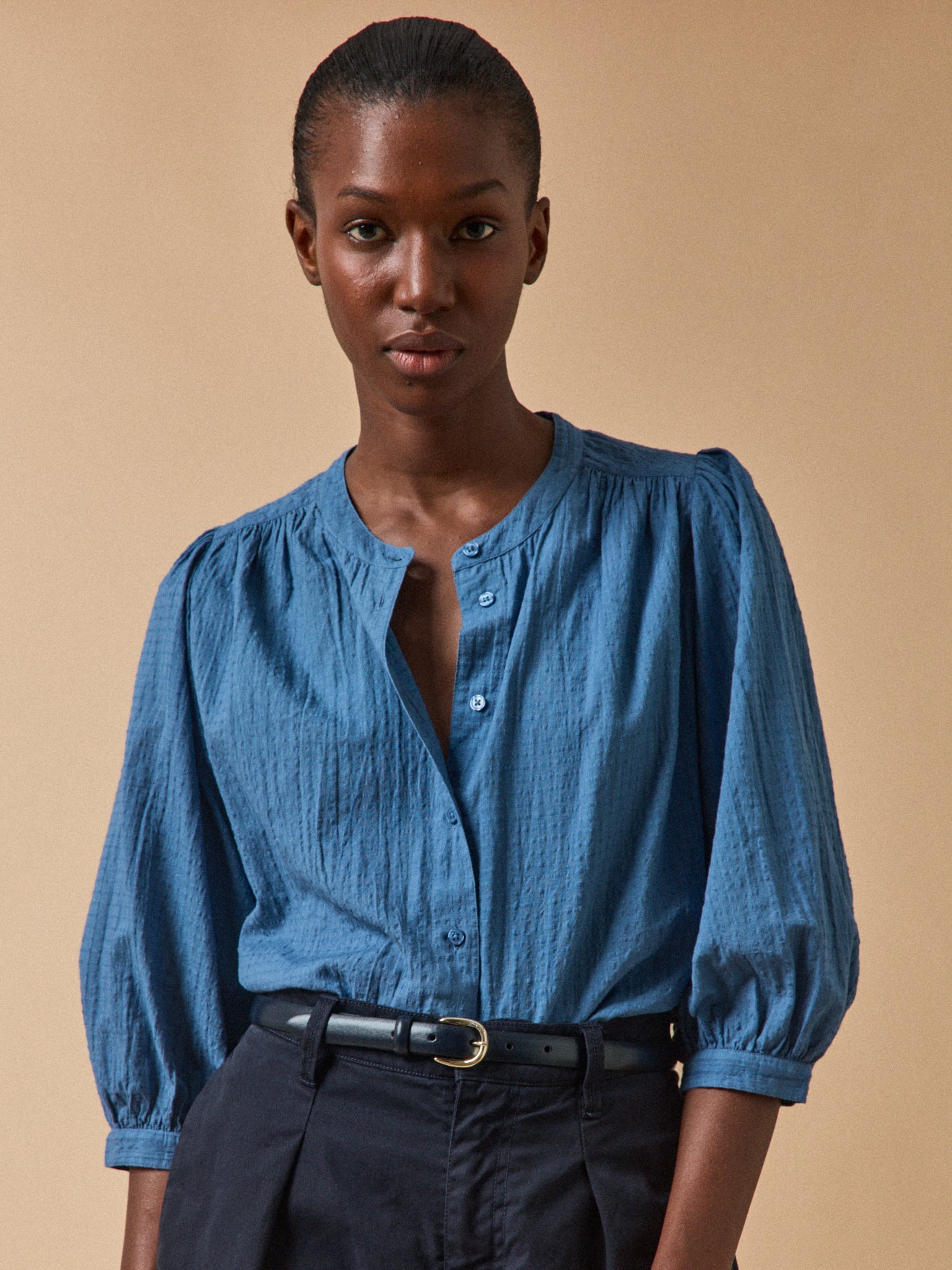 Damenbluse aus einfarbiger Baumwolle