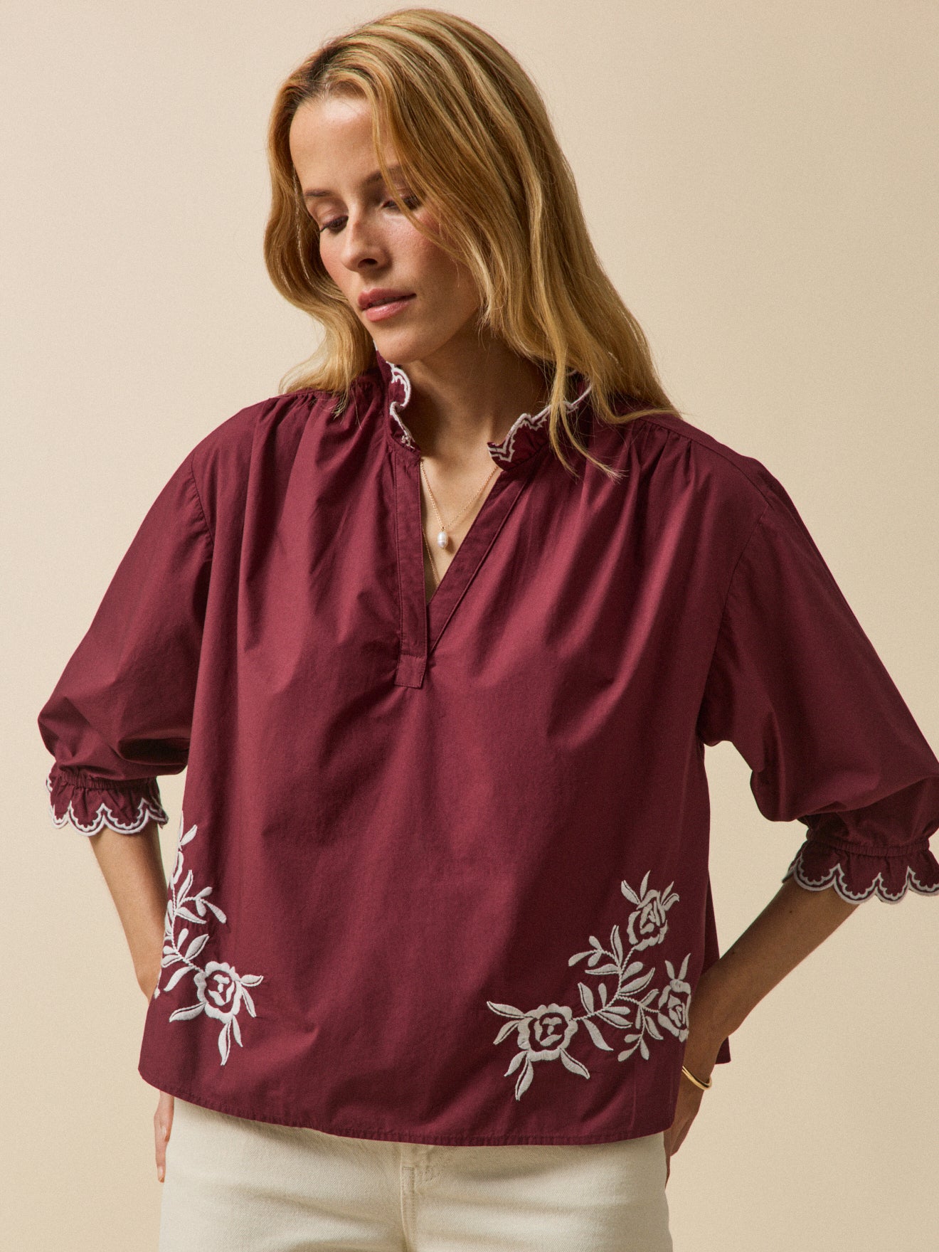 Blouse col volanté coton brodé femme