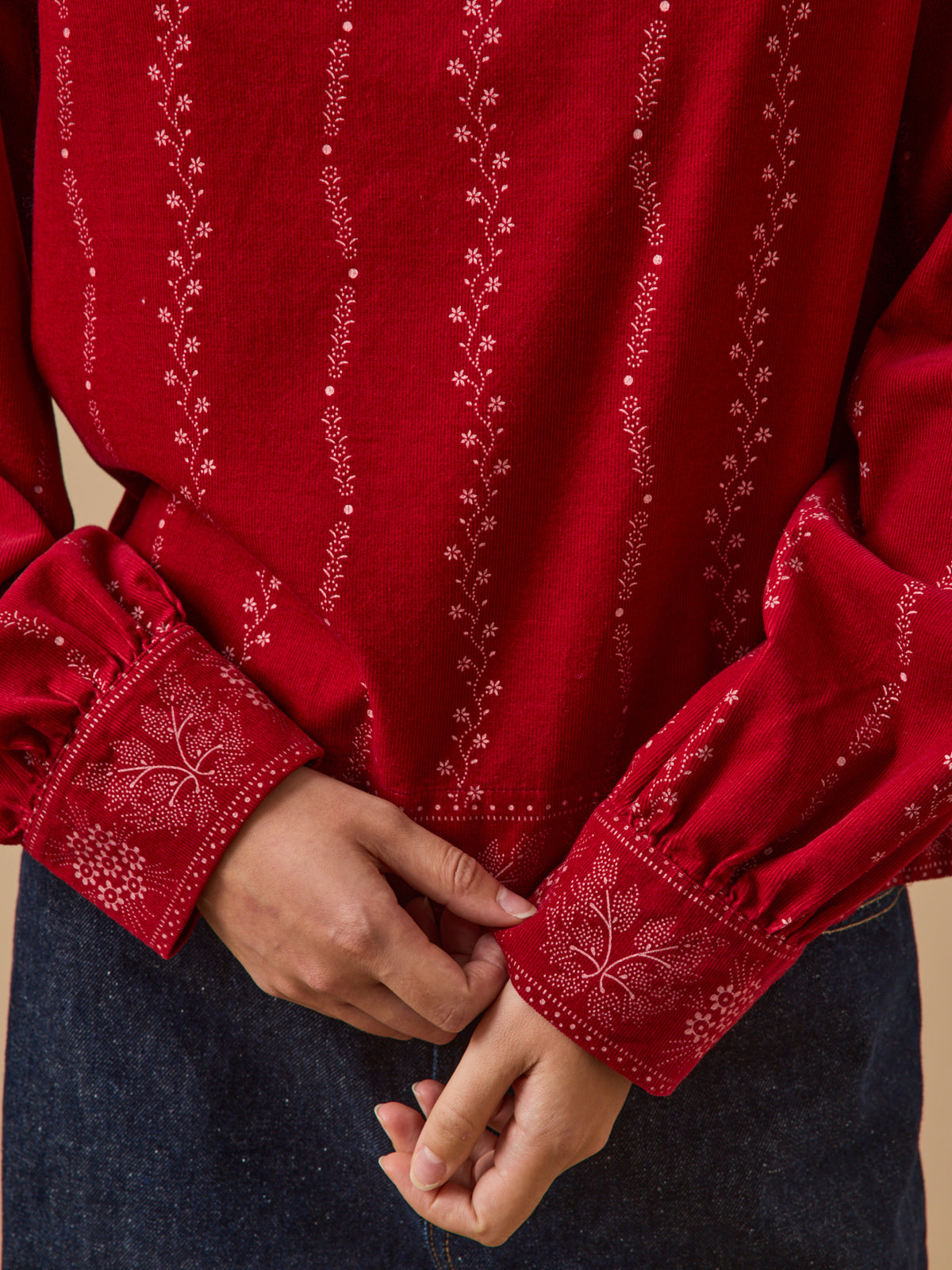 Damenbluse aus Velour und Babycord mit Folk-Print