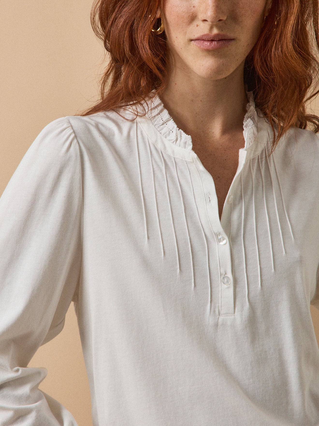 Damen T-Shirt mit Volants am Kragen - Modal und Bio-Baumwolle