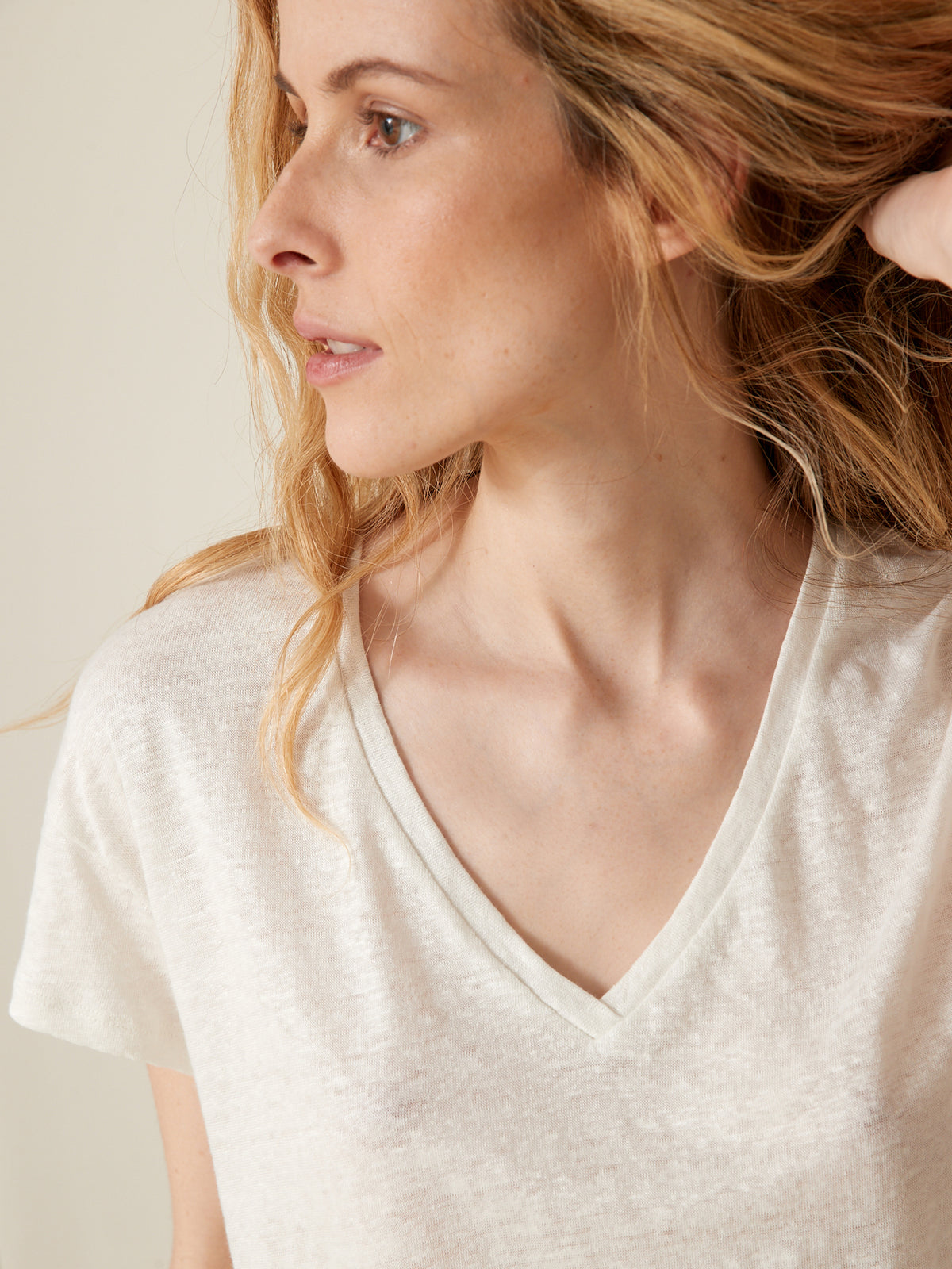 T-shirt col V femme en lin