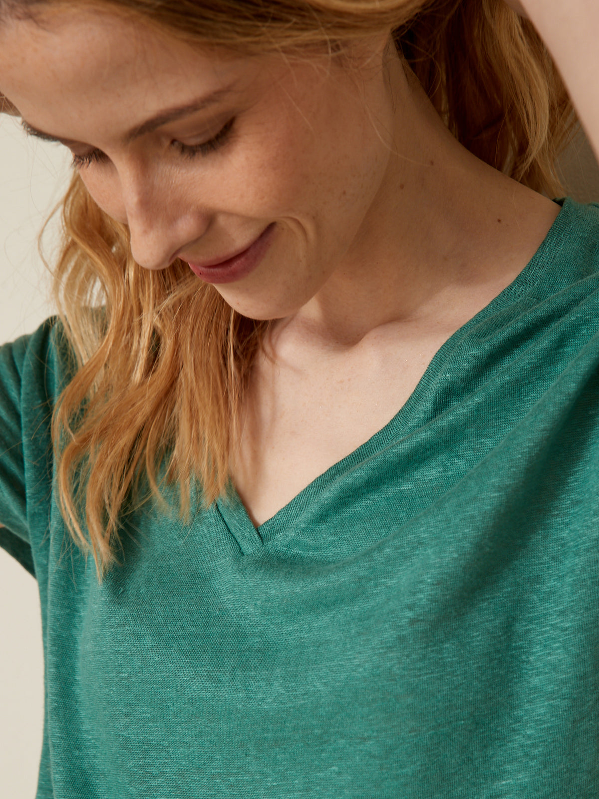 T-shirt col V femme en lin