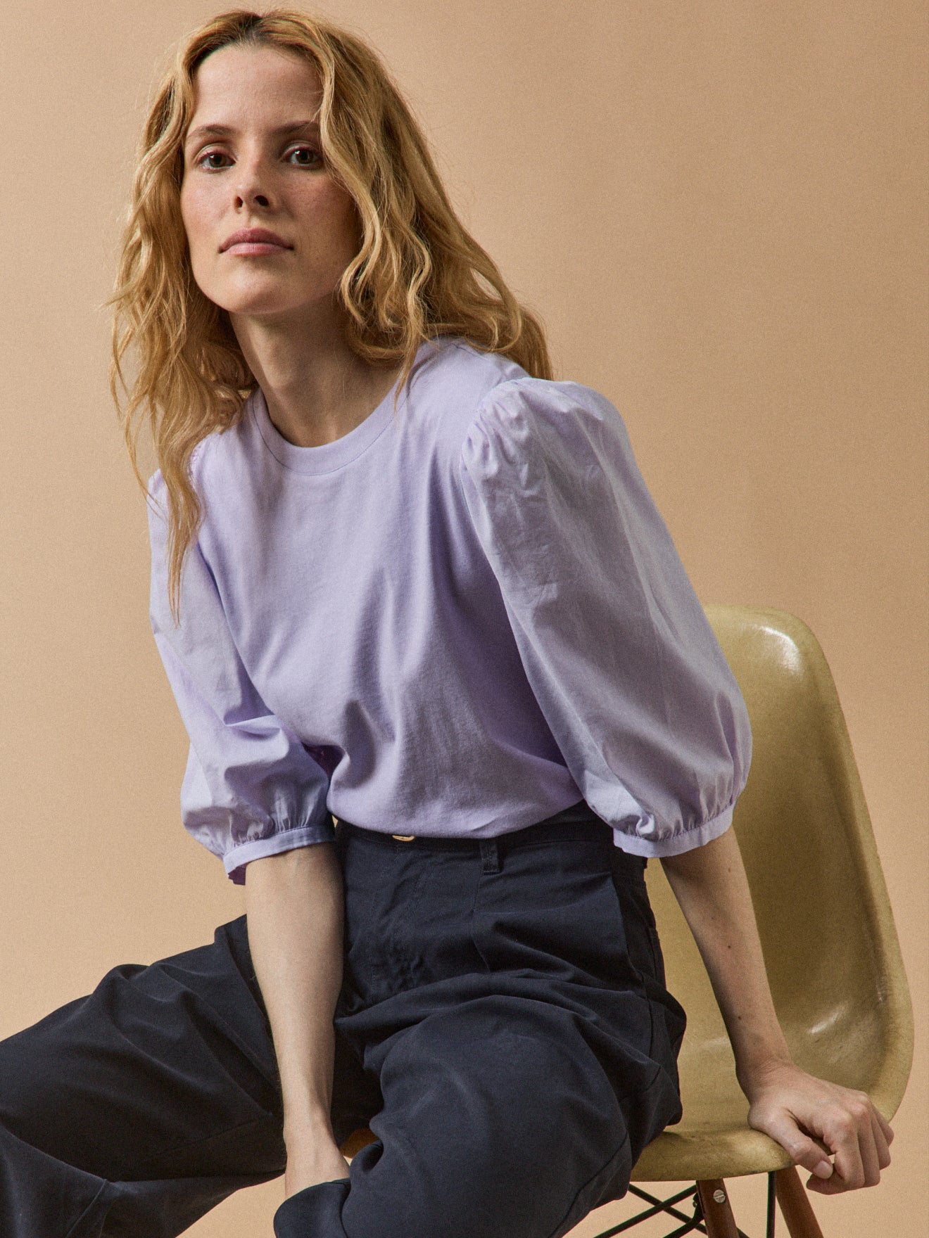 Damen-T-Shirt im Material-Mix