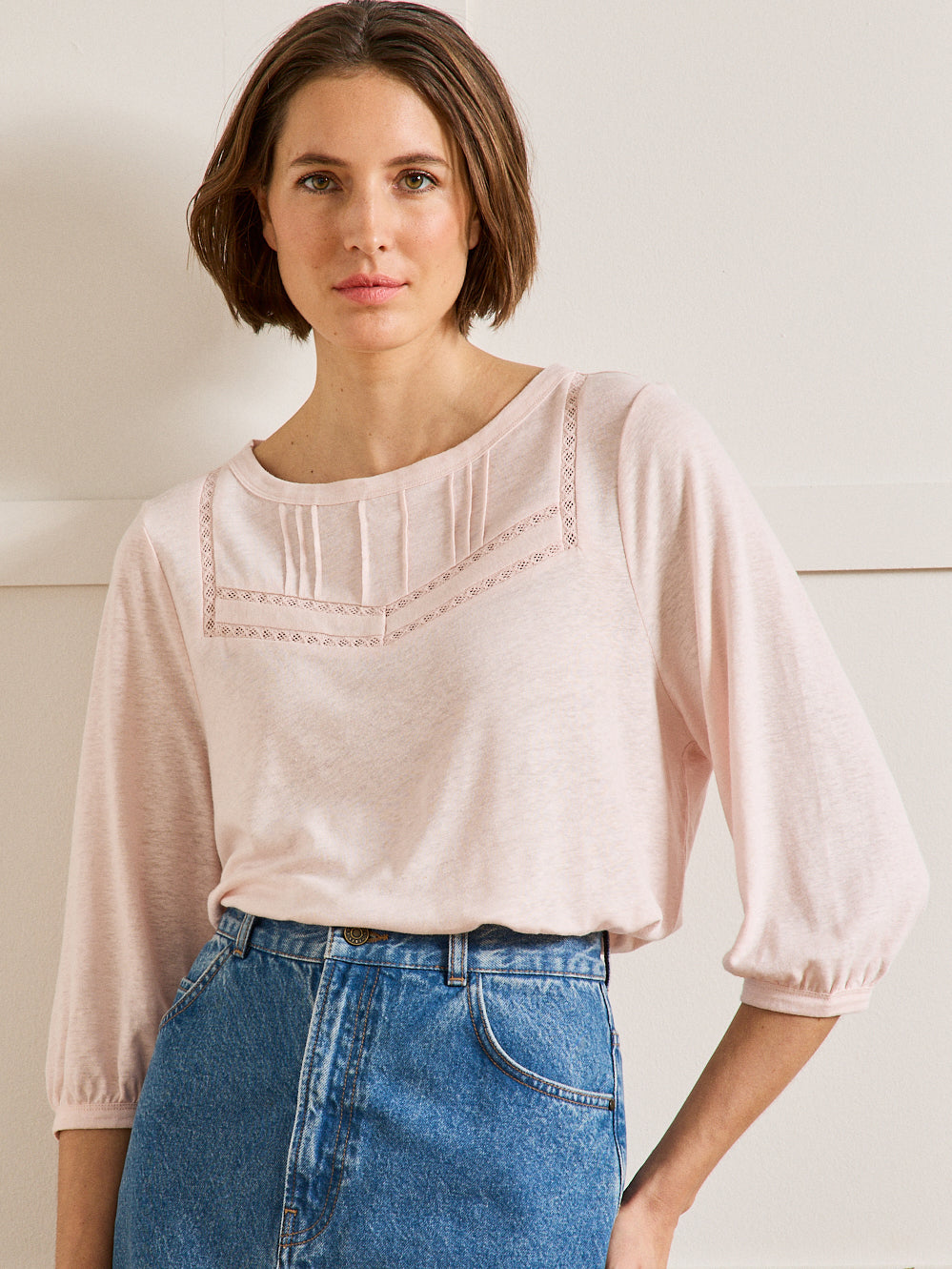 Damenbluse aus Leinen und Viskose mit Plastron