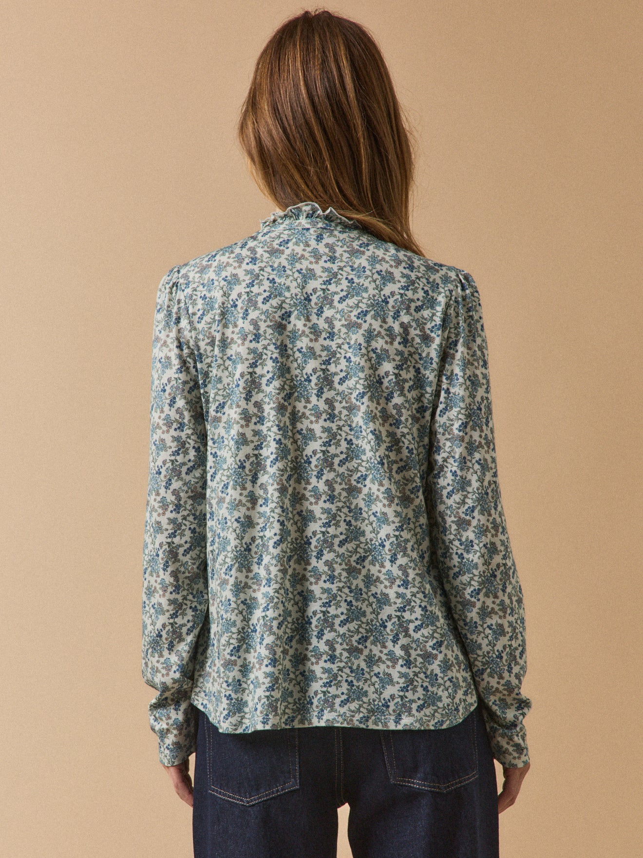 Damen-T-Shirt mit Volants am Ausschnitt aus Modal und Bio-Baumwolle