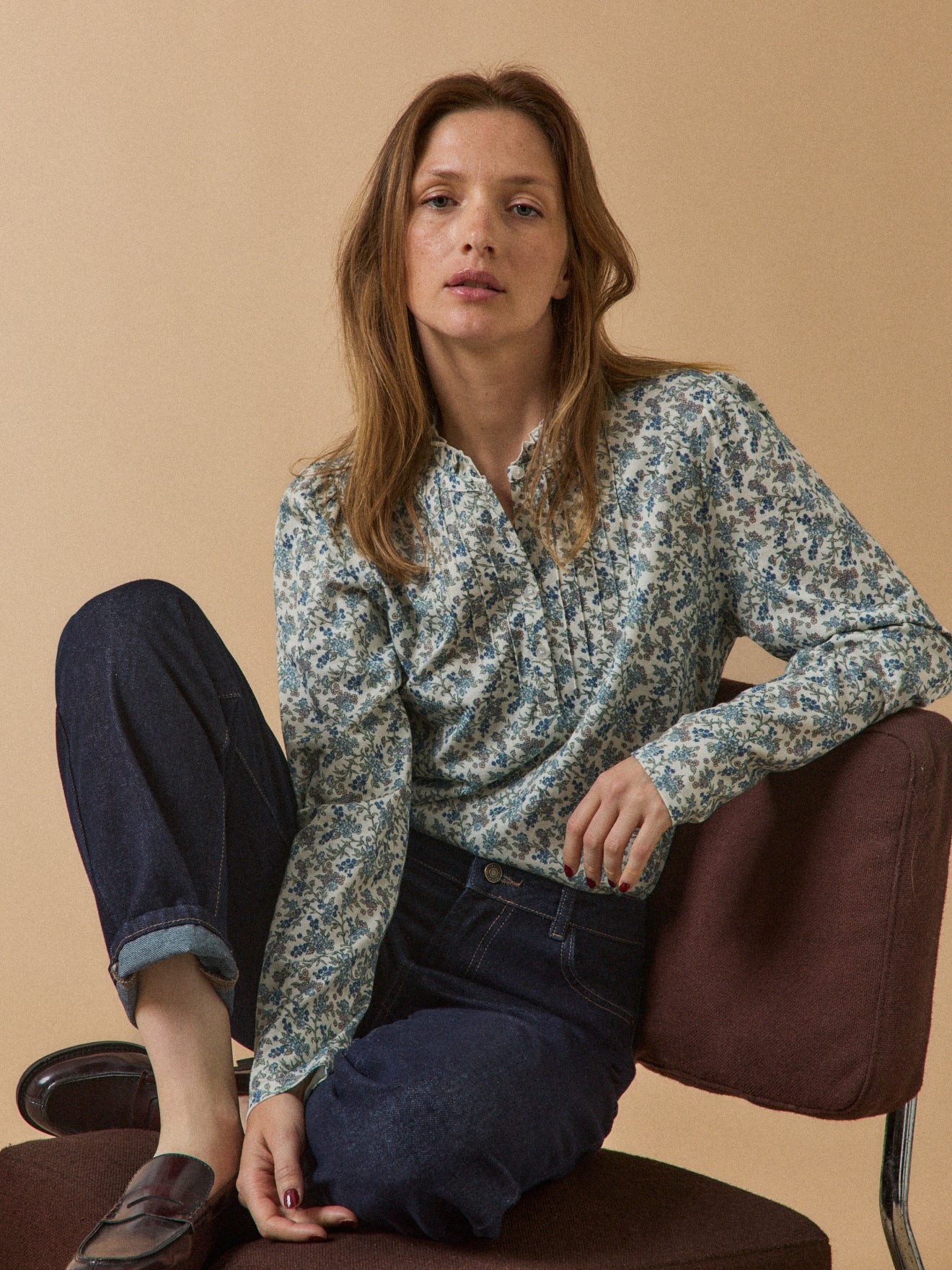 Damen-T-Shirt mit Volants am Ausschnitt aus Modal und Bio-Baumwolle