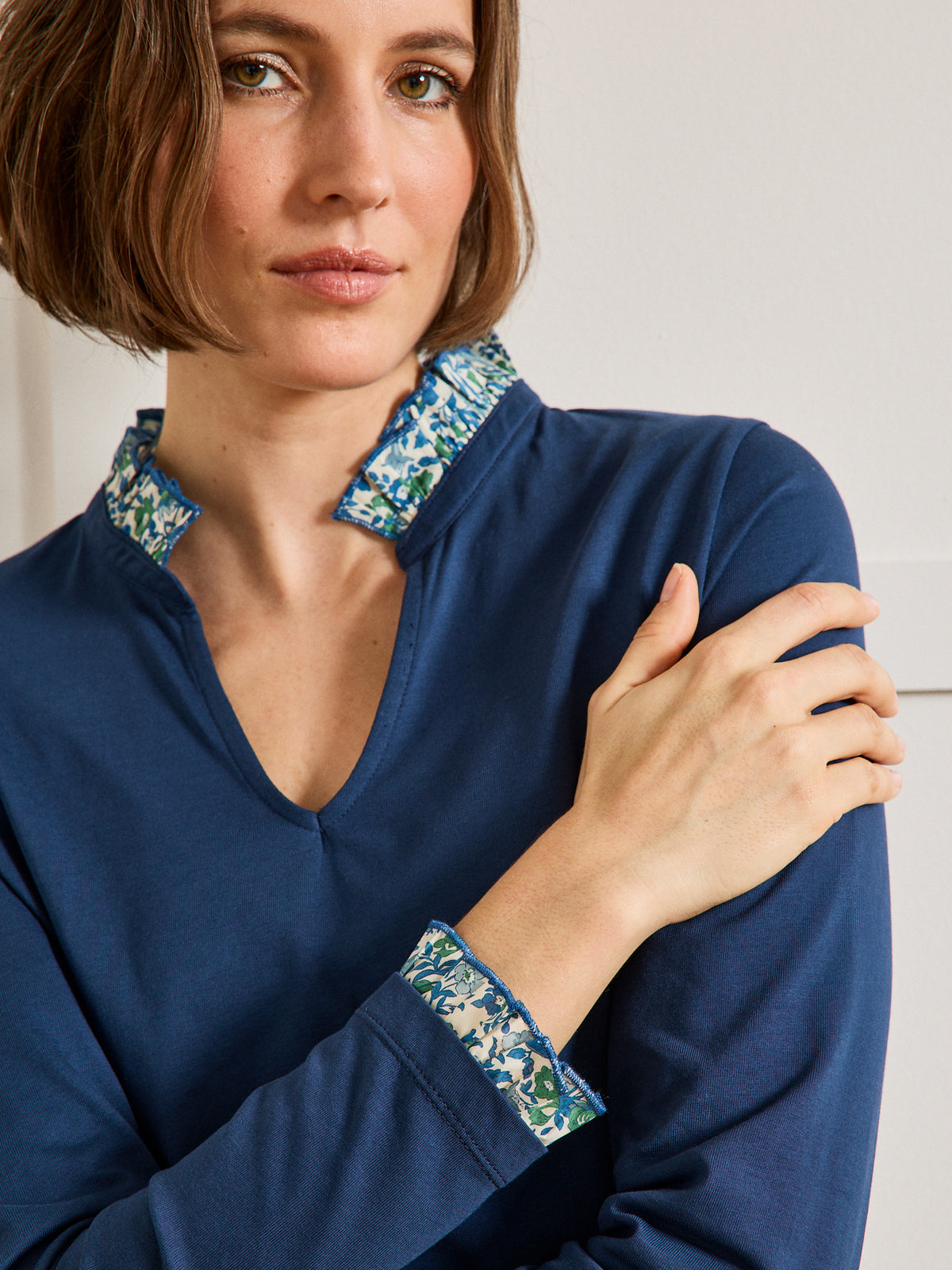 Damenbluse aus Bio-Baumwolle mit Volants aus Liberty-Stoff