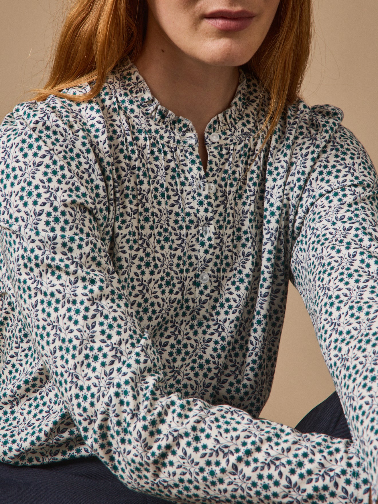 Damenbluse mit Rüschenkragen und Ophélia-Print