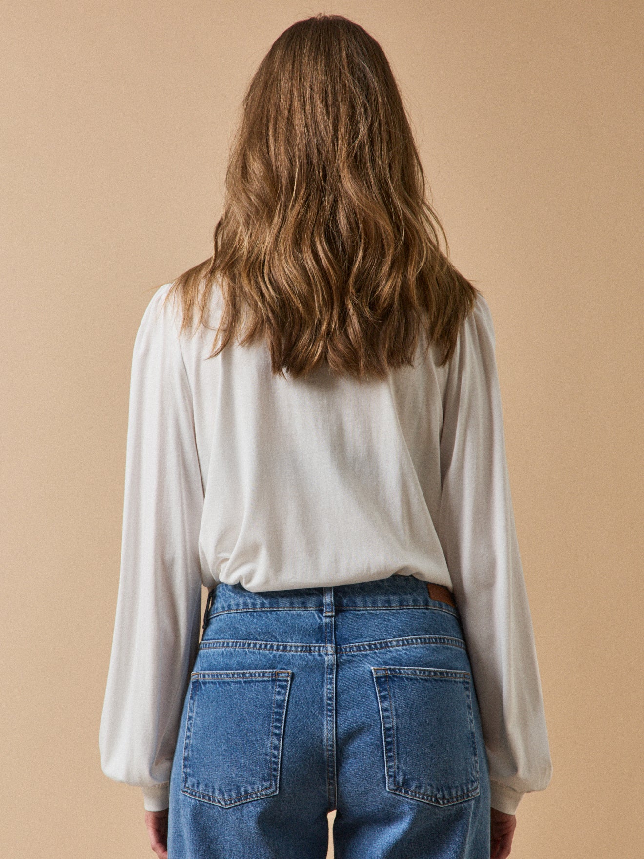 Bestickte Damenbluse aus Modal und Bio-Baumwolle