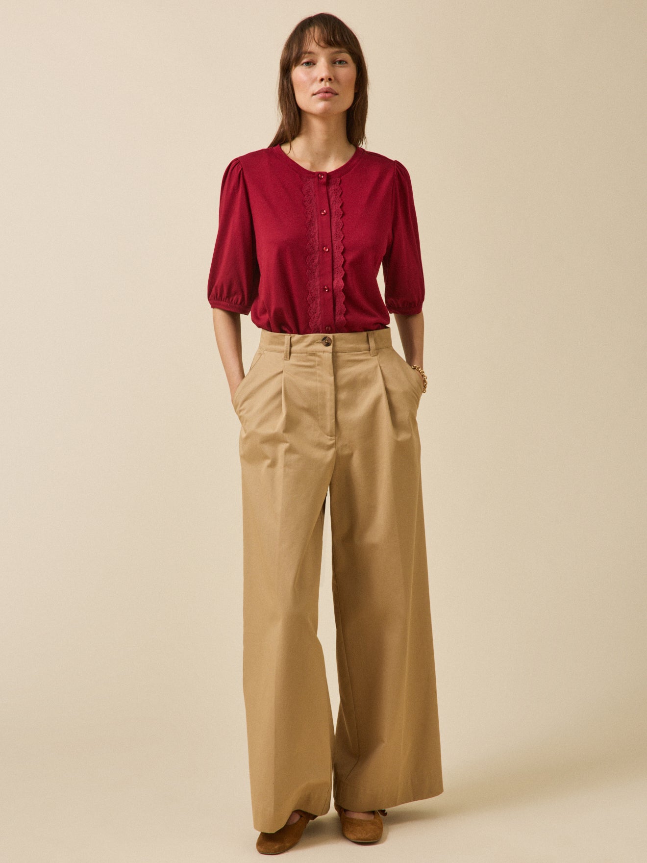 Bestickte Damenbluse aus Modal und Bio-Baumwolle