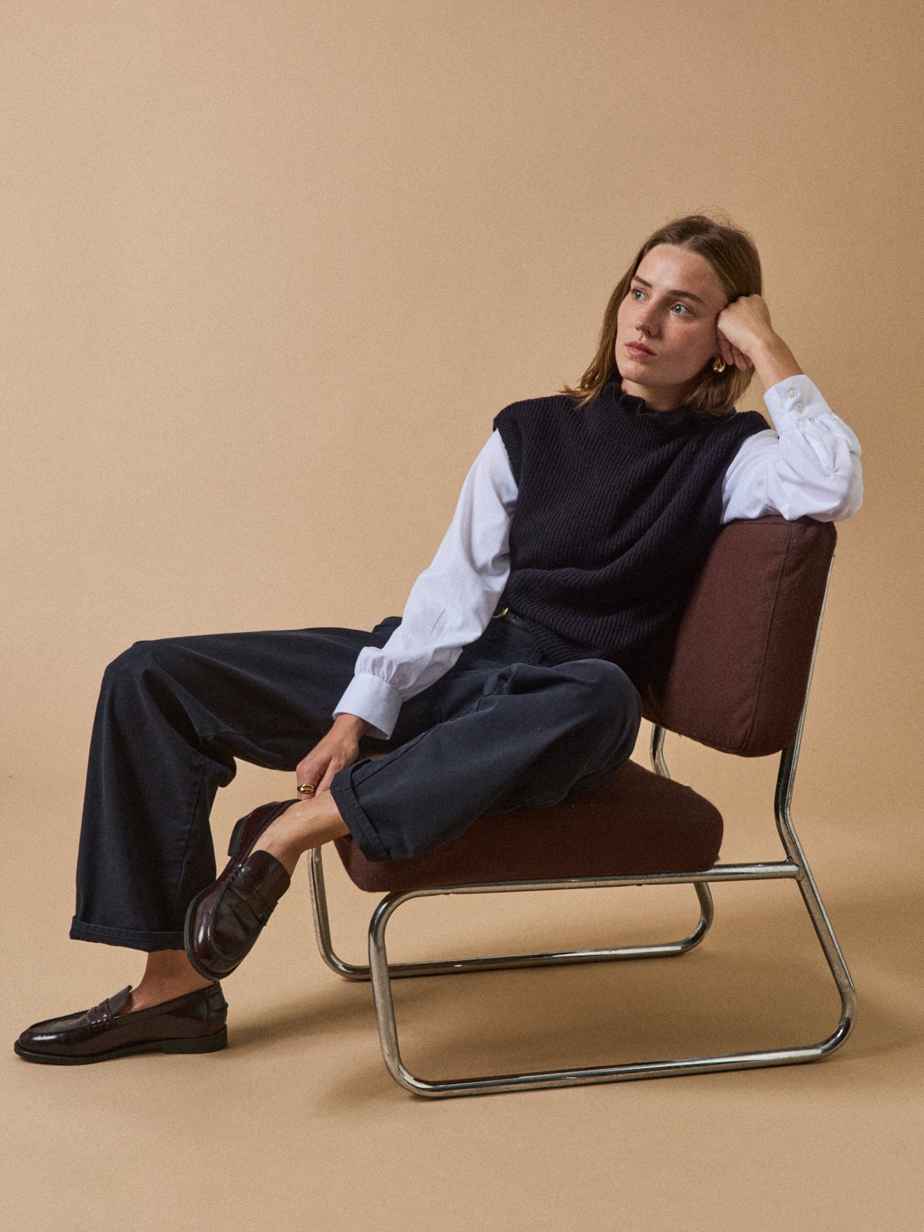 Damen-Strickweste ohne Ärmel und mit Rüschenkragen