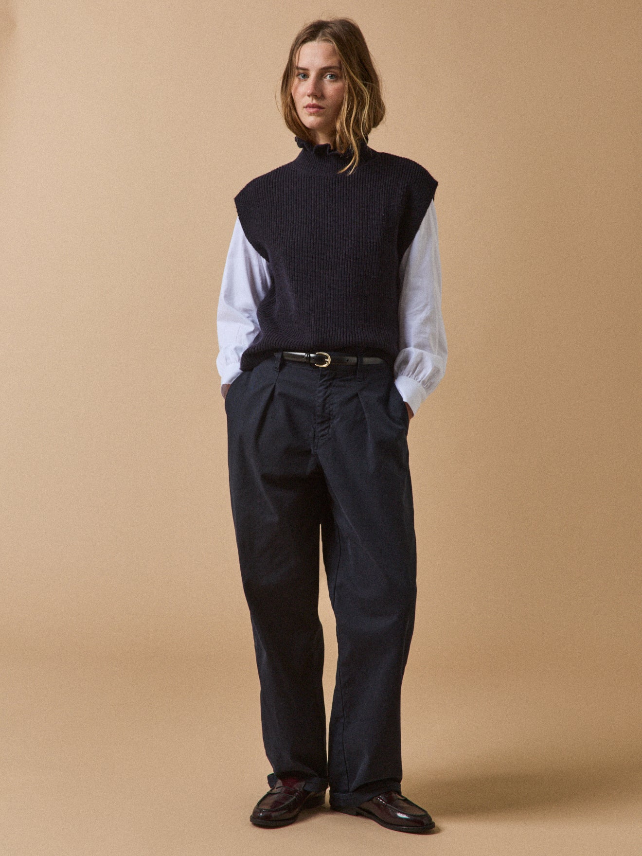 Damen-Strickweste ohne Ärmel und mit Rüschenkragen