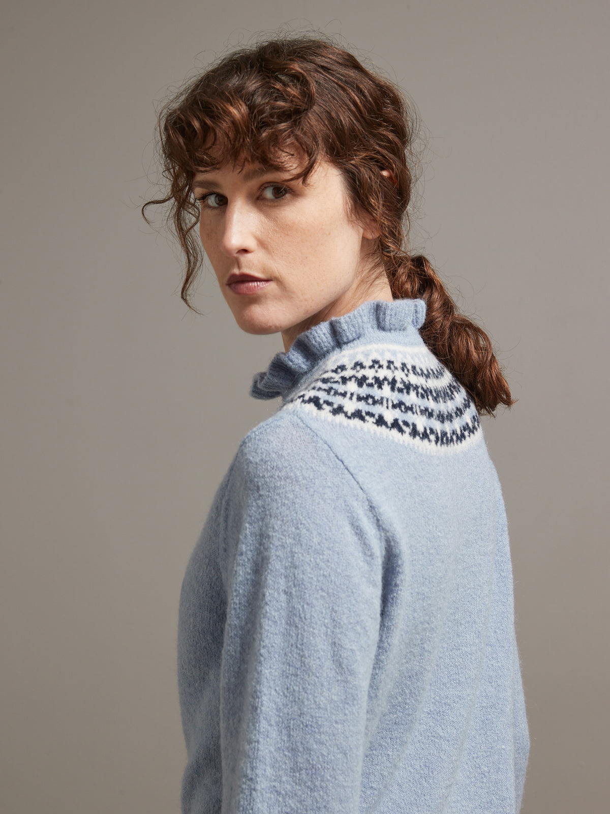 Pull jacquard col froufrou femme