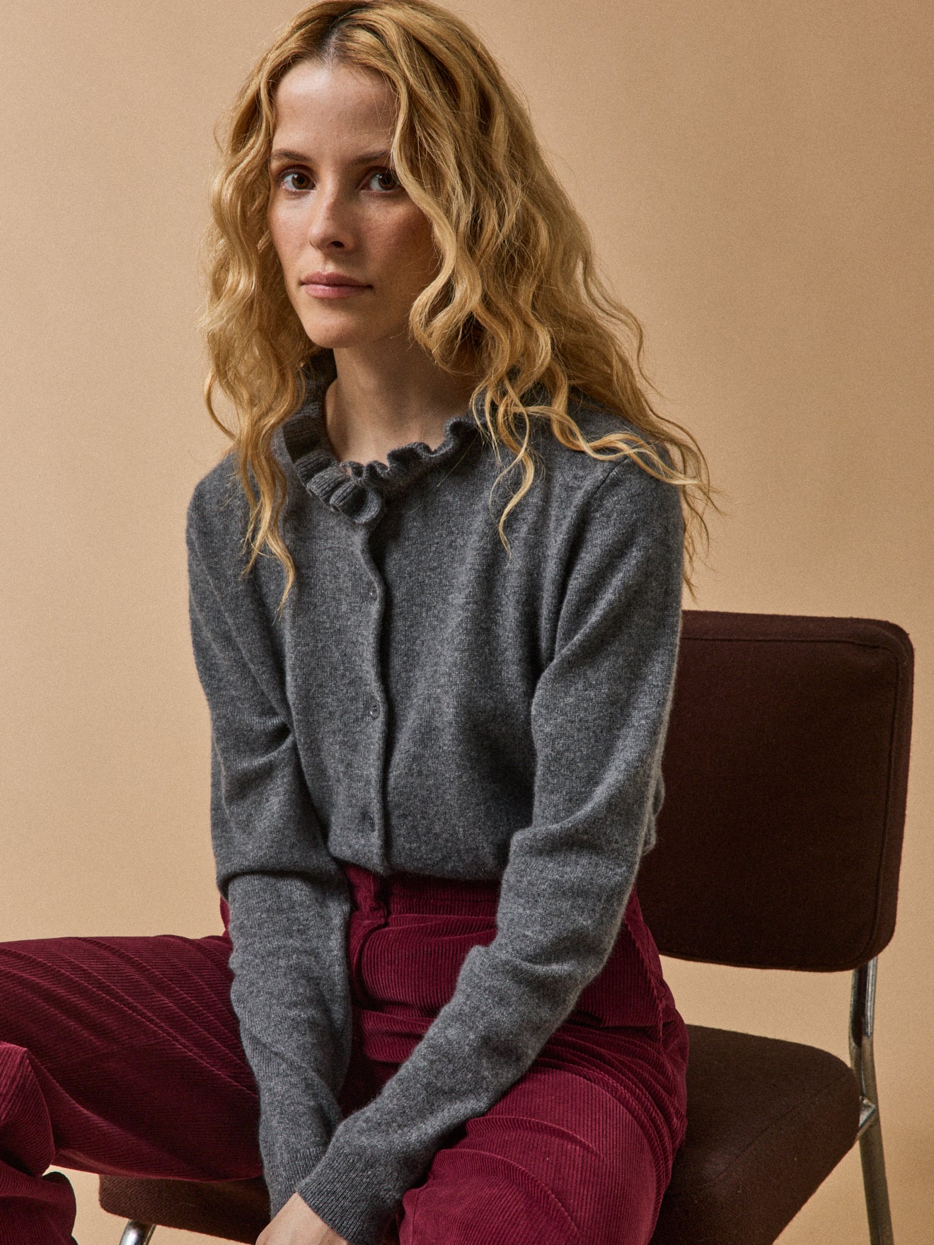 Damen-Cardigan mit Volants am Ausschnitt - Cashmere-Kollektion