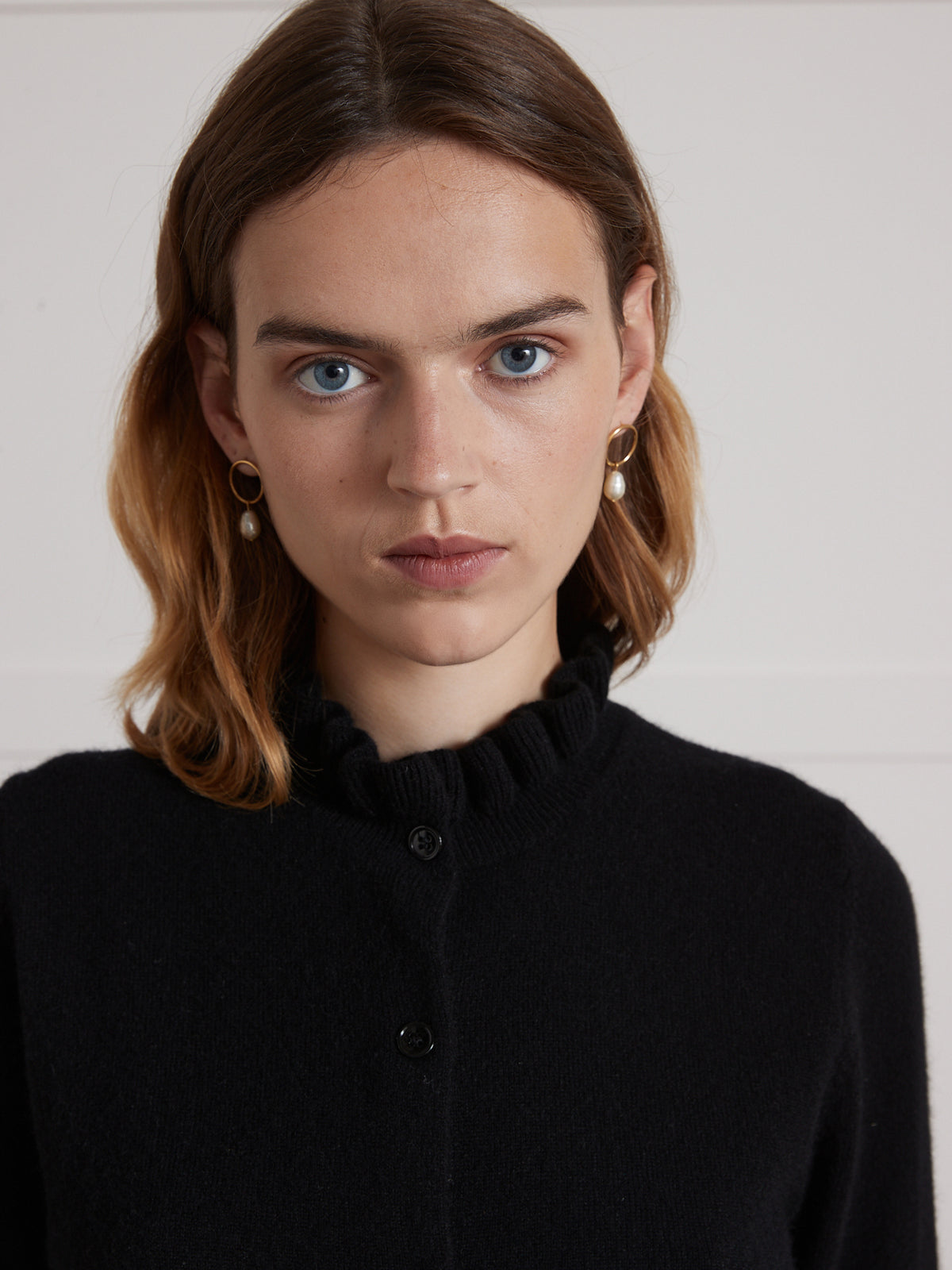 Damen-Cardigan mit Volants am Ausschnitt - Cashmere-Kollektion