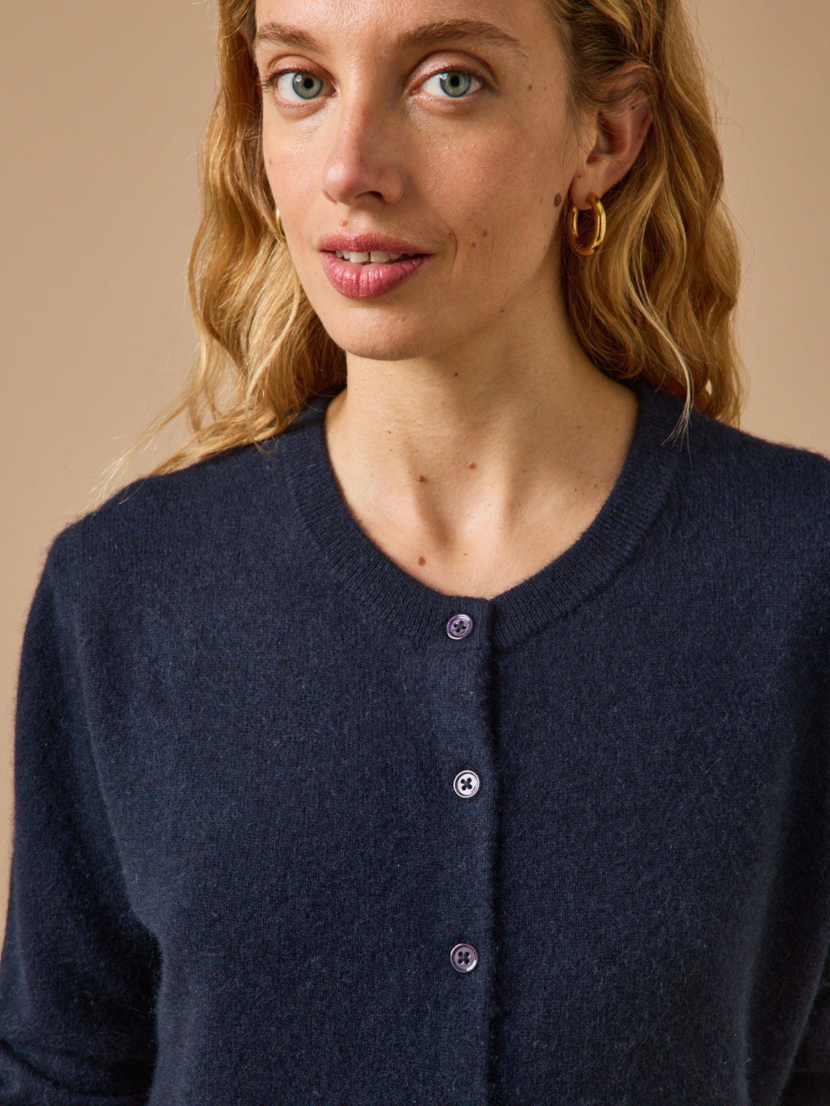 Geknöpfter Damen-Cardigan - Cashmere-Kollektion
