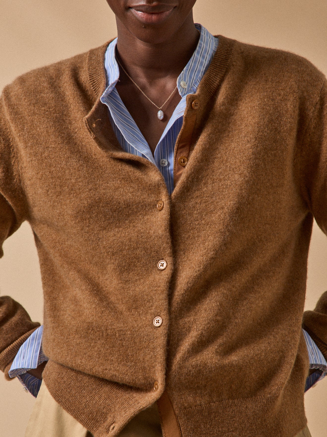 Geknöpfter Damen-Cardigan - Cashmere-Kollektion